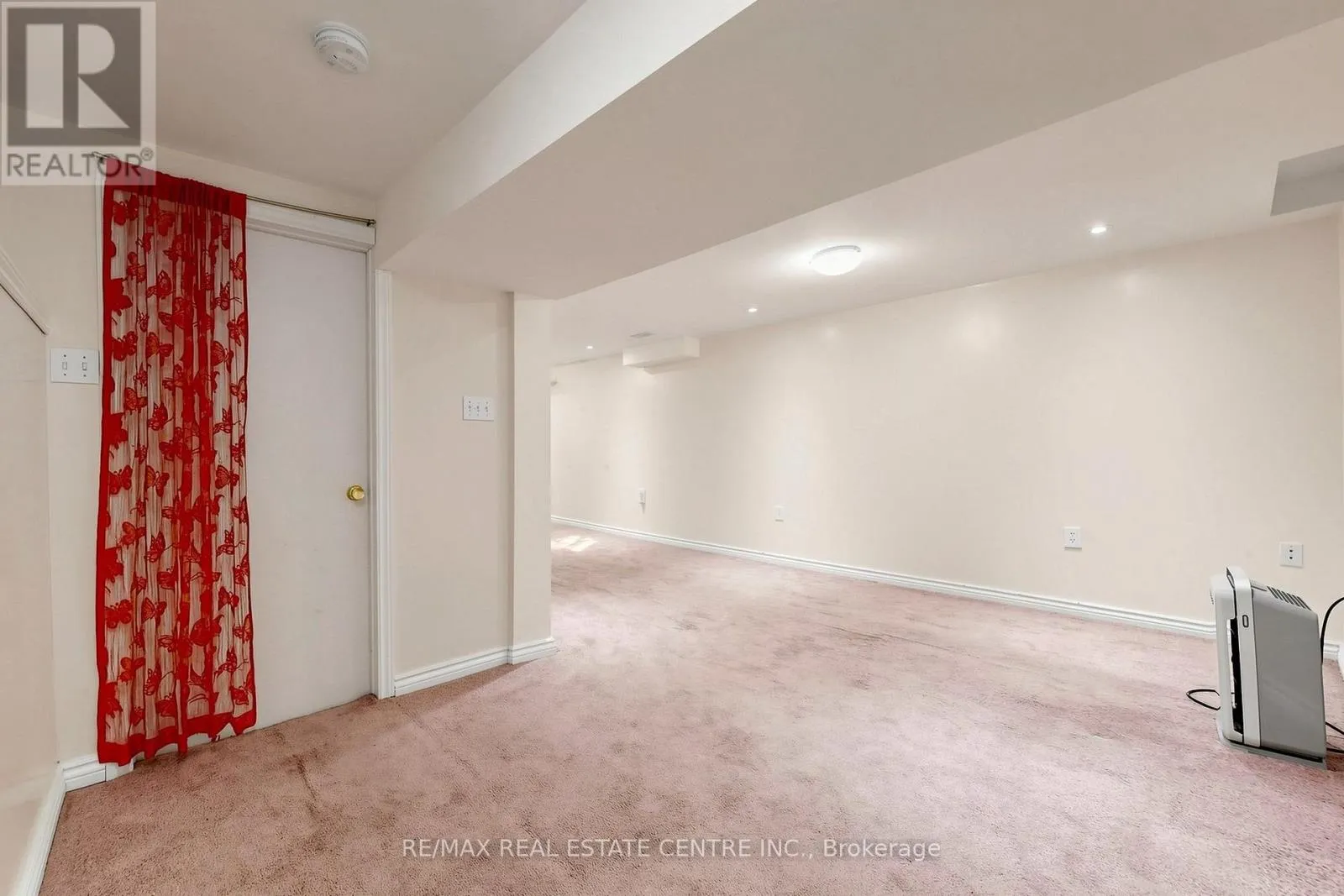 1 HAWKINS COURT