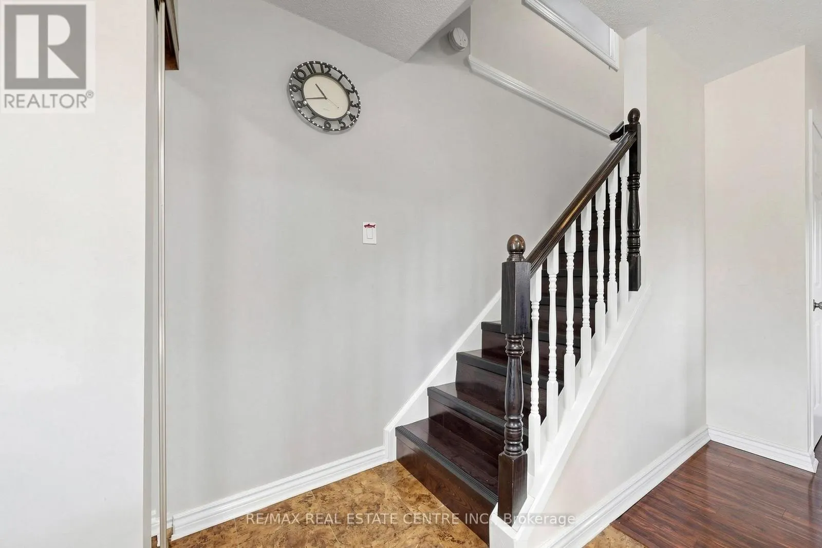 1 HAWKINS COURT