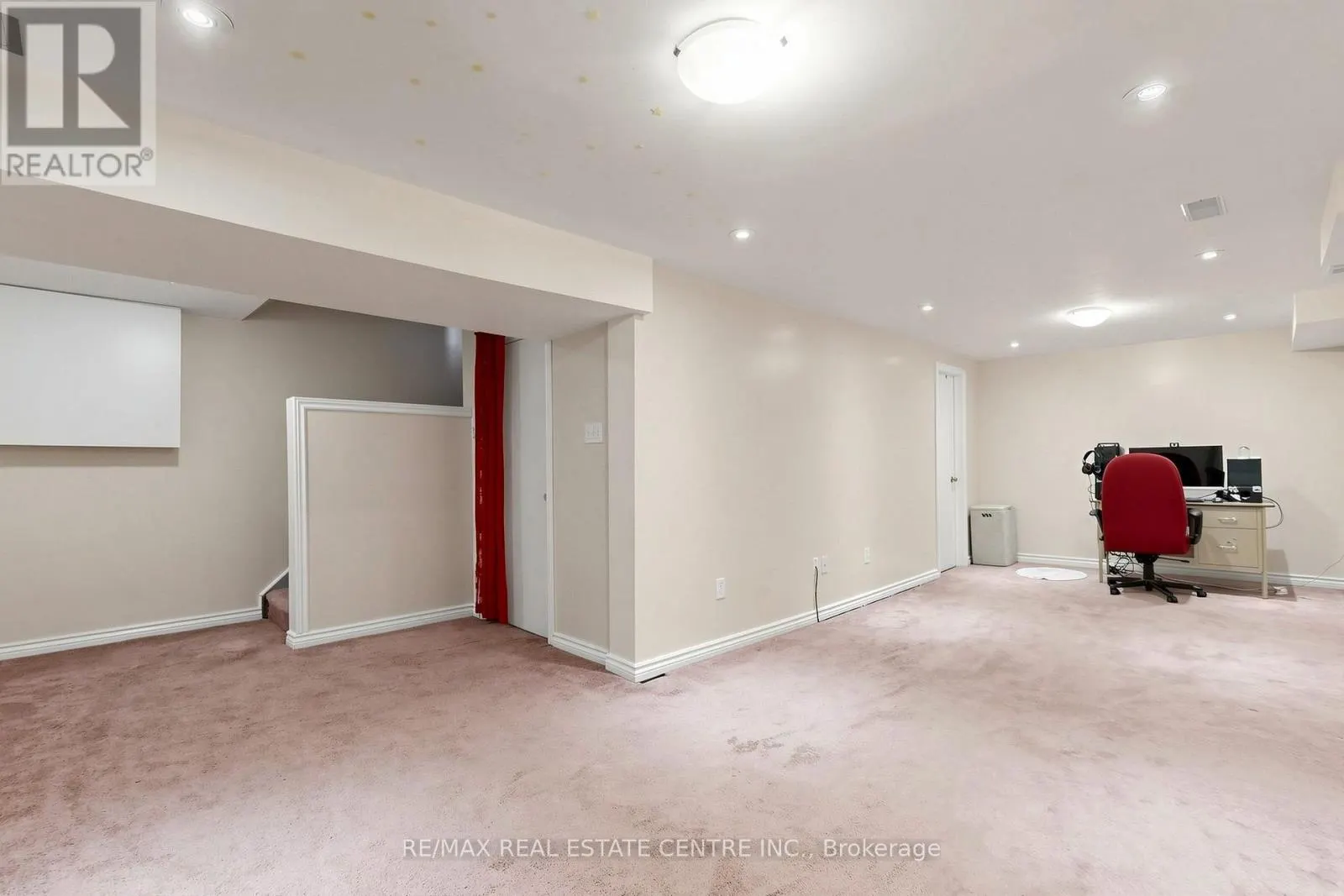1 HAWKINS COURT