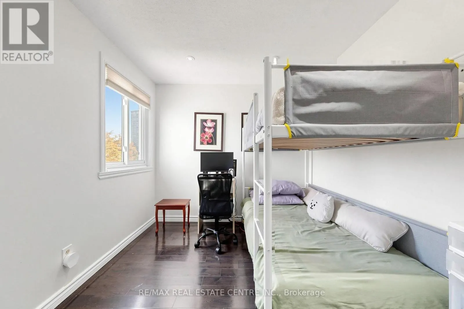 1 HAWKINS COURT