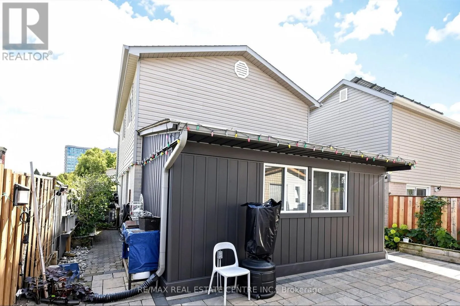 1 HAWKINS COURT