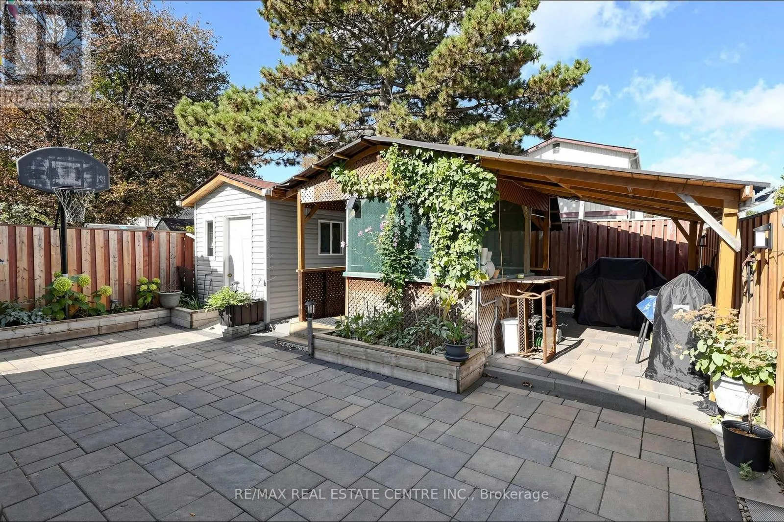 1 HAWKINS COURT