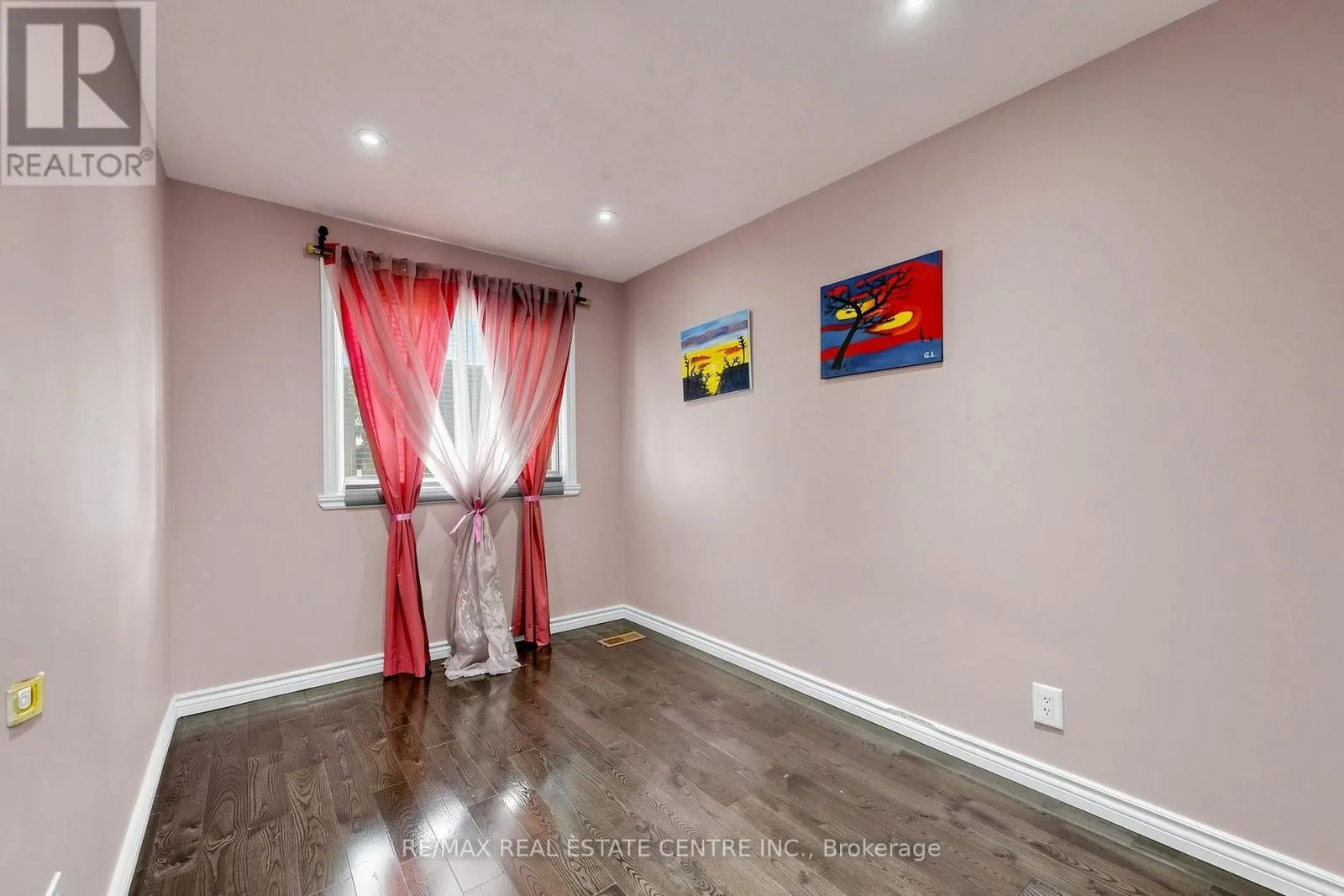 1 HAWKINS COURT