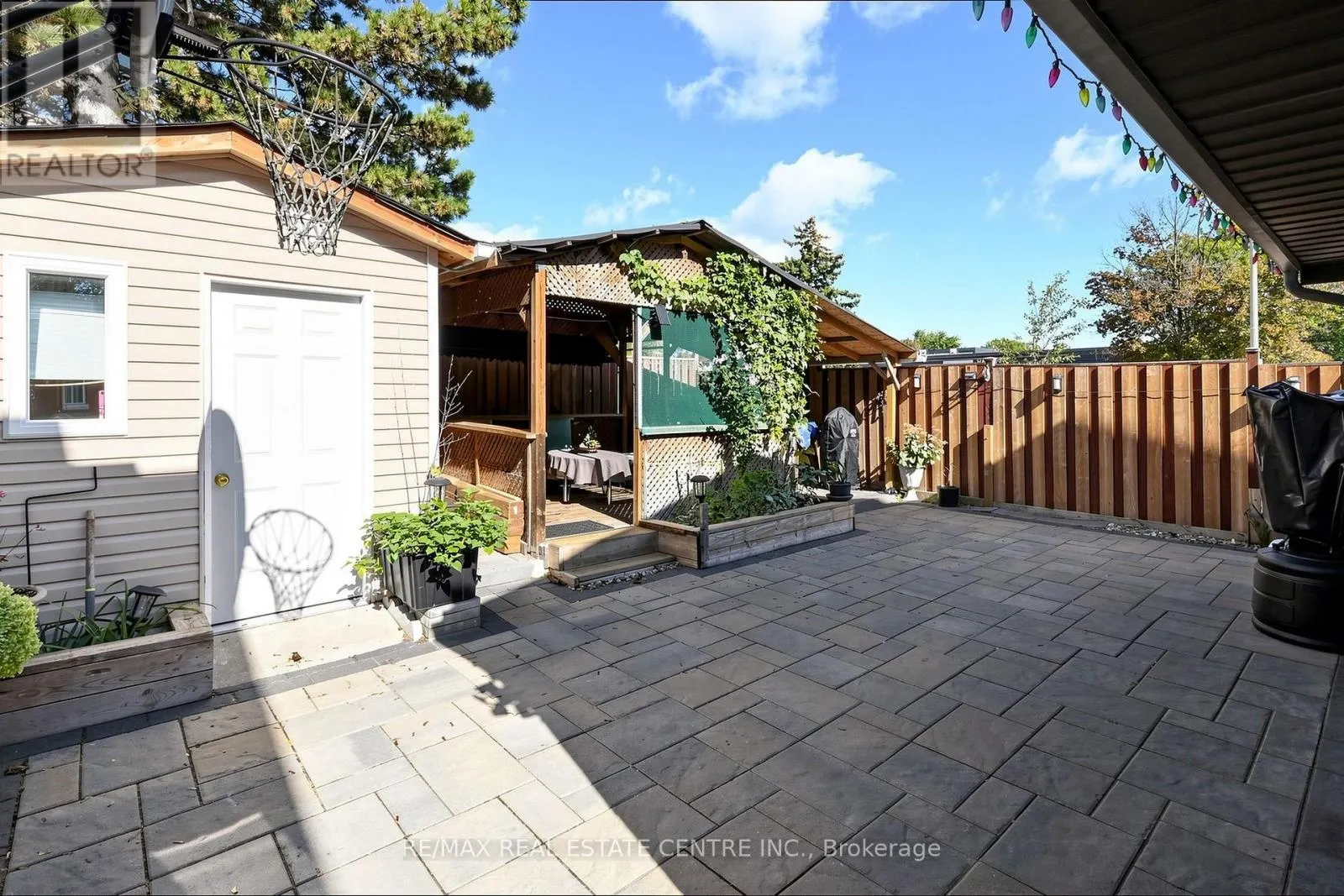1 HAWKINS COURT