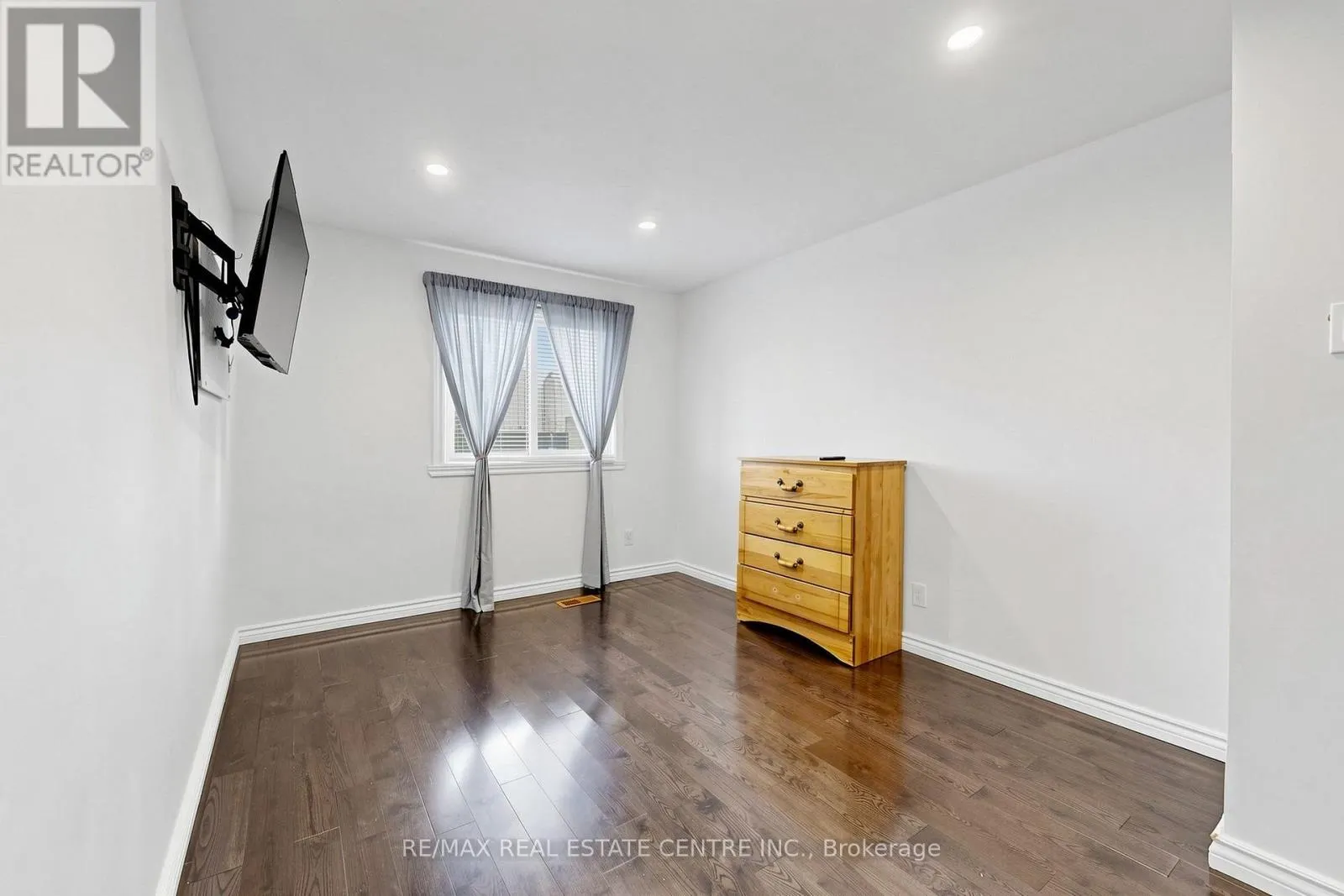 1 HAWKINS COURT