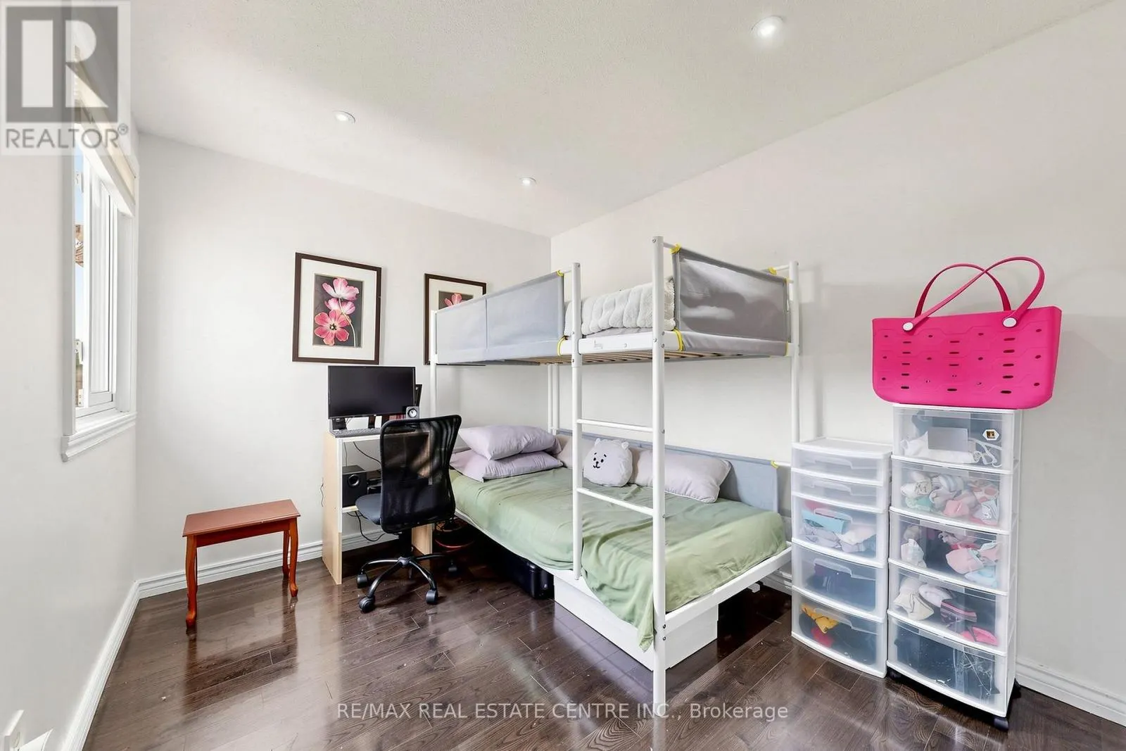 1 HAWKINS COURT
