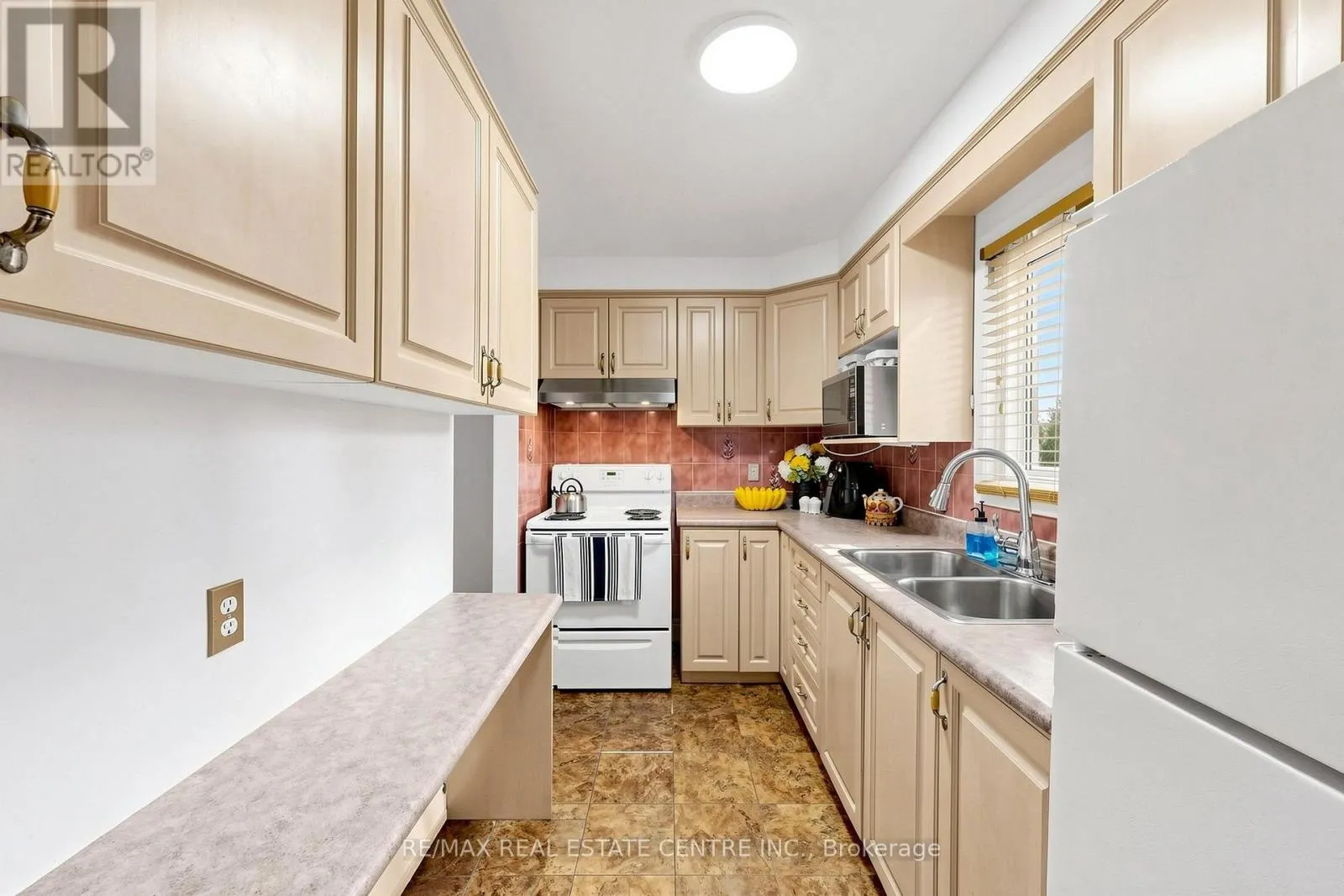 1 HAWKINS COURT