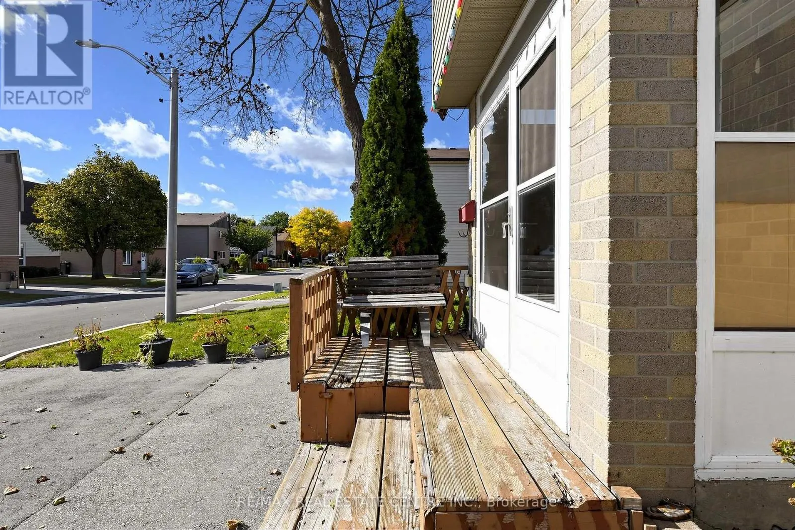 1 HAWKINS COURT