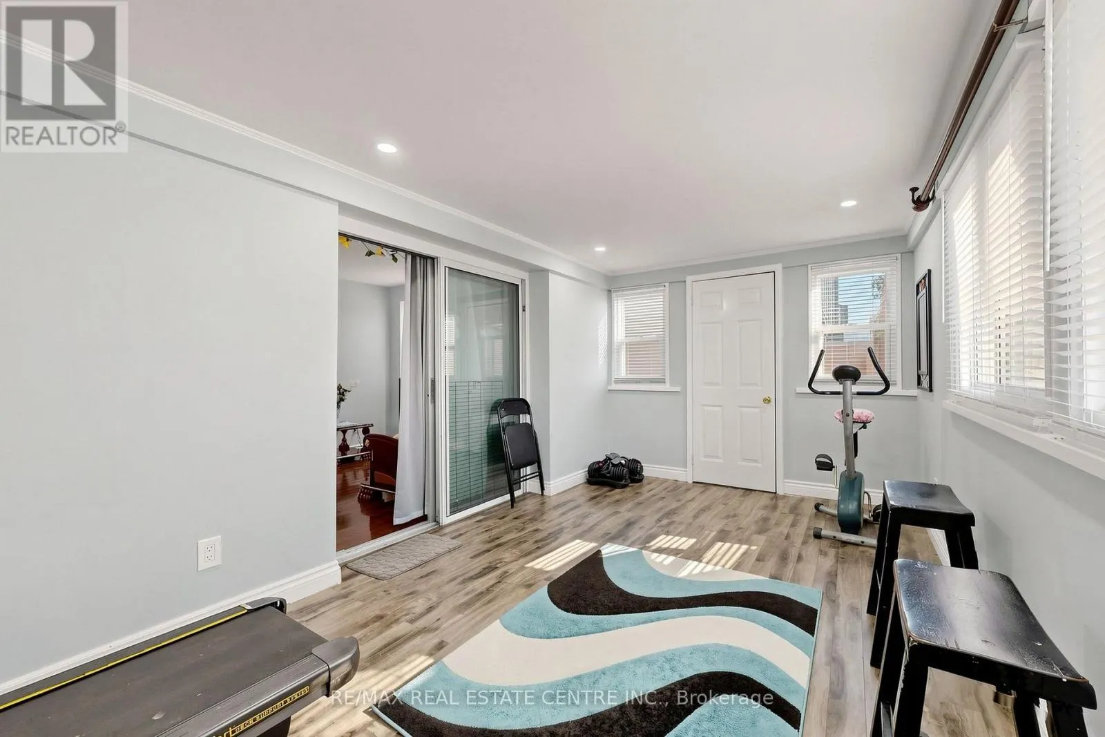 1 HAWKINS COURT