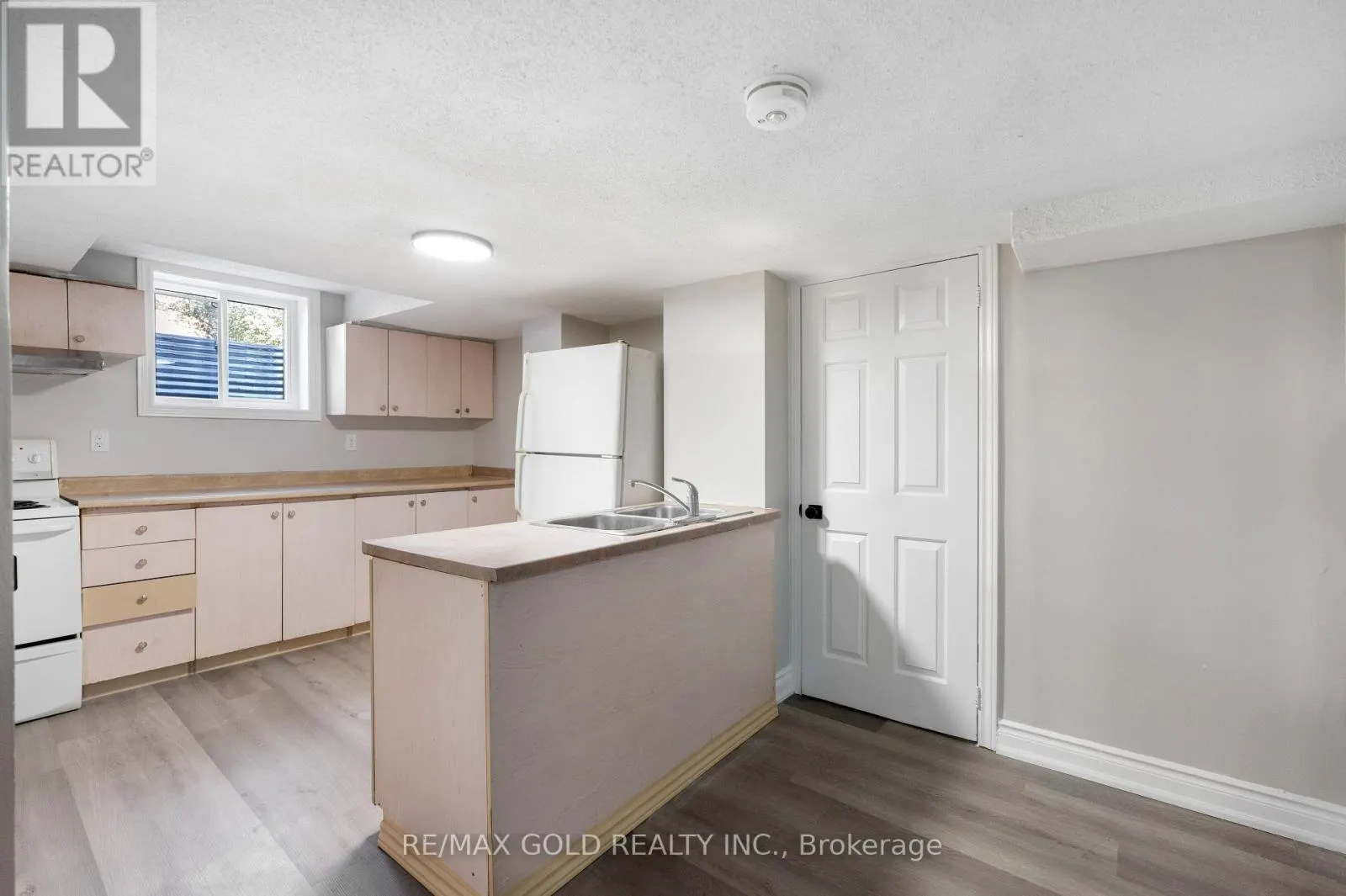 45 PARKSIDE DRIVE