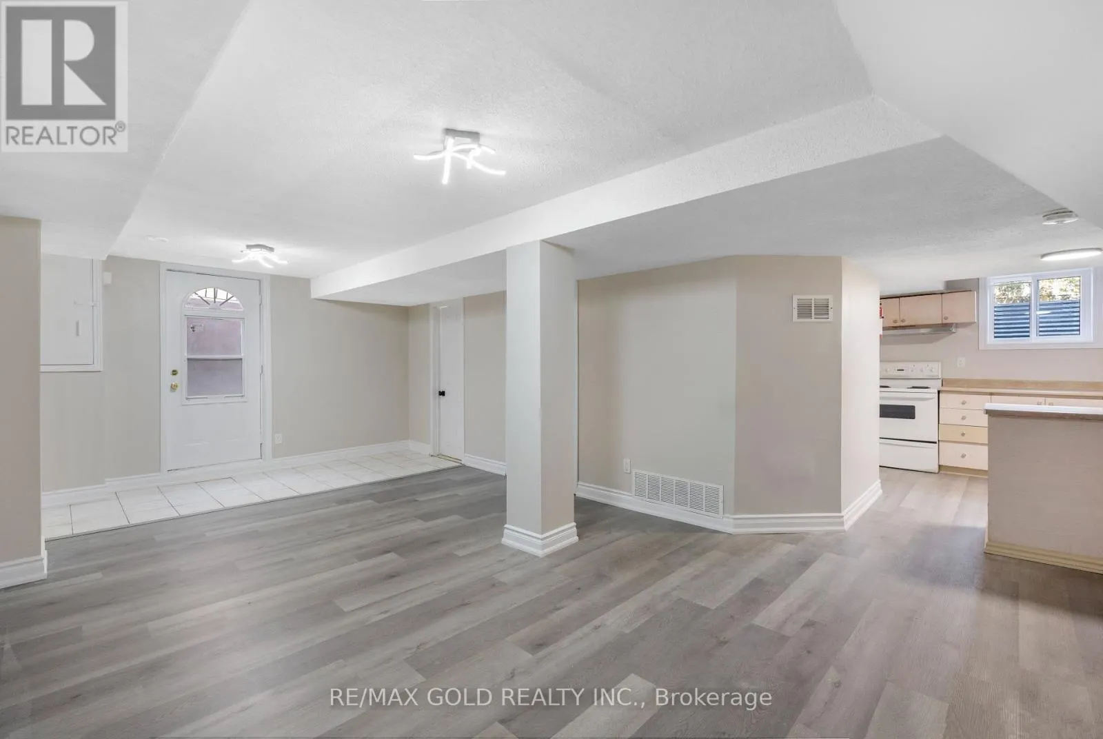 45 PARKSIDE DRIVE