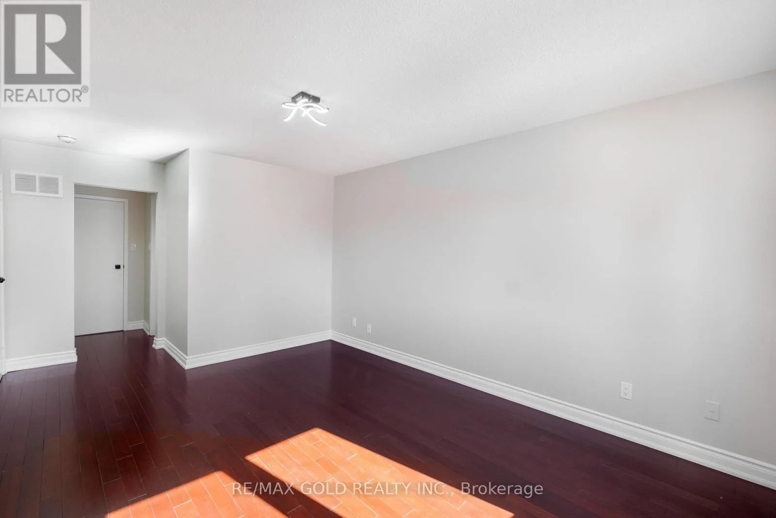 45 PARKSIDE DRIVE