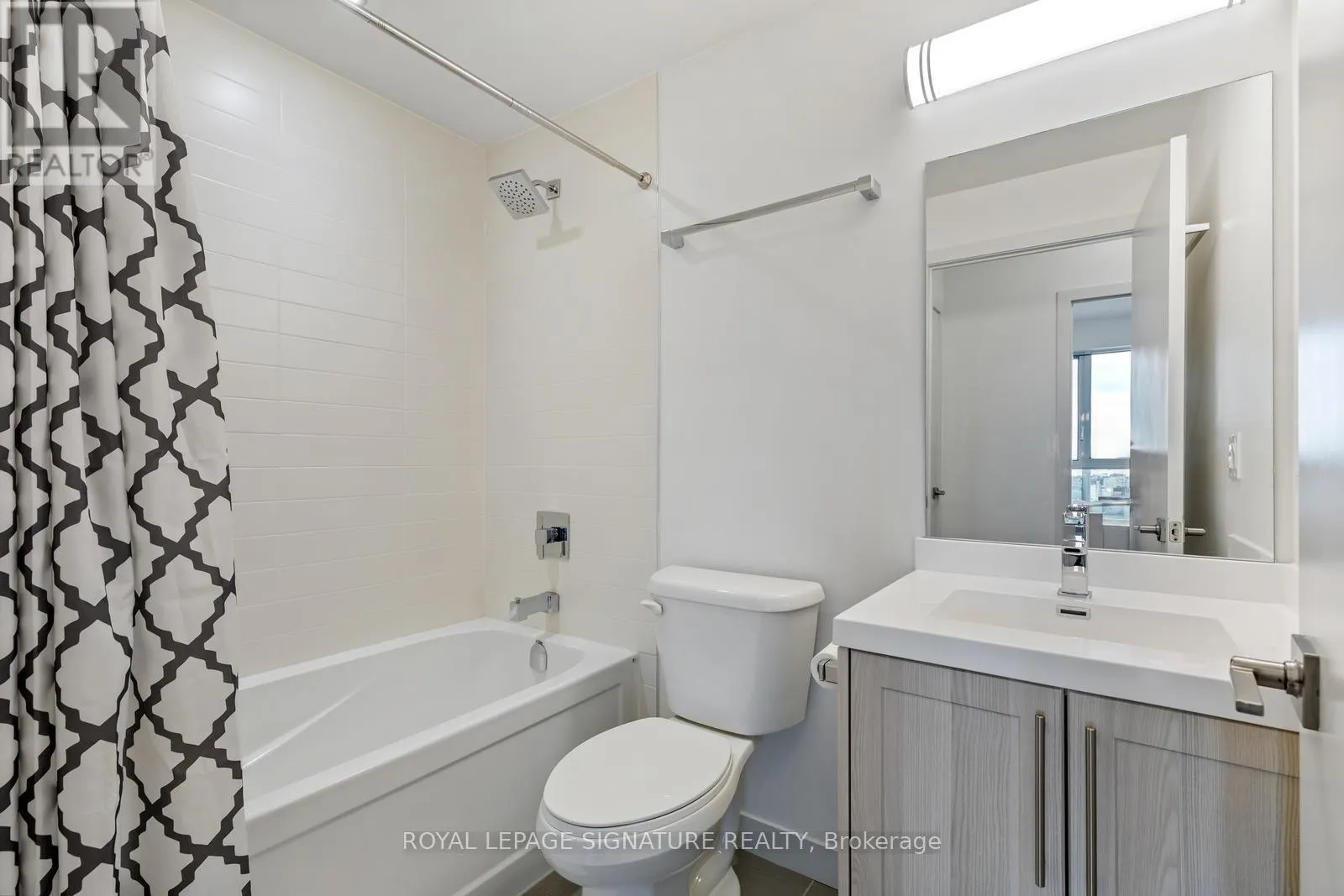 1606 - 2093 FAIRVIEW STREET