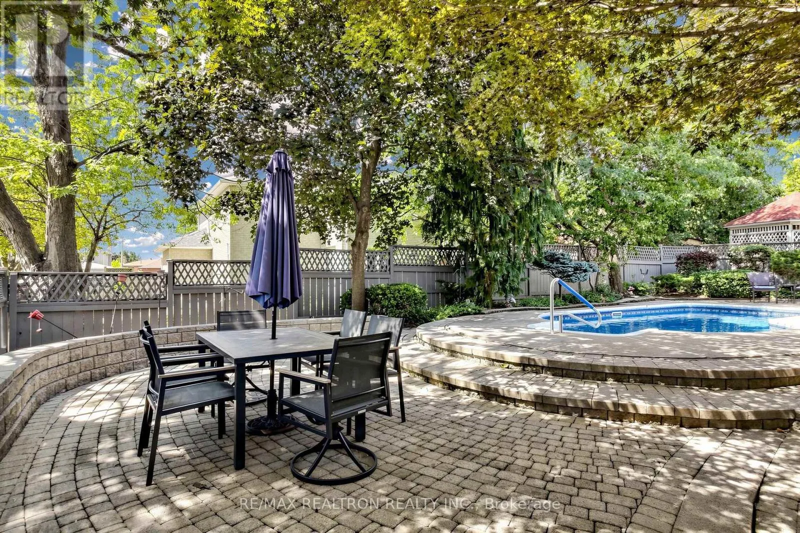 2 MANOR PLACE
