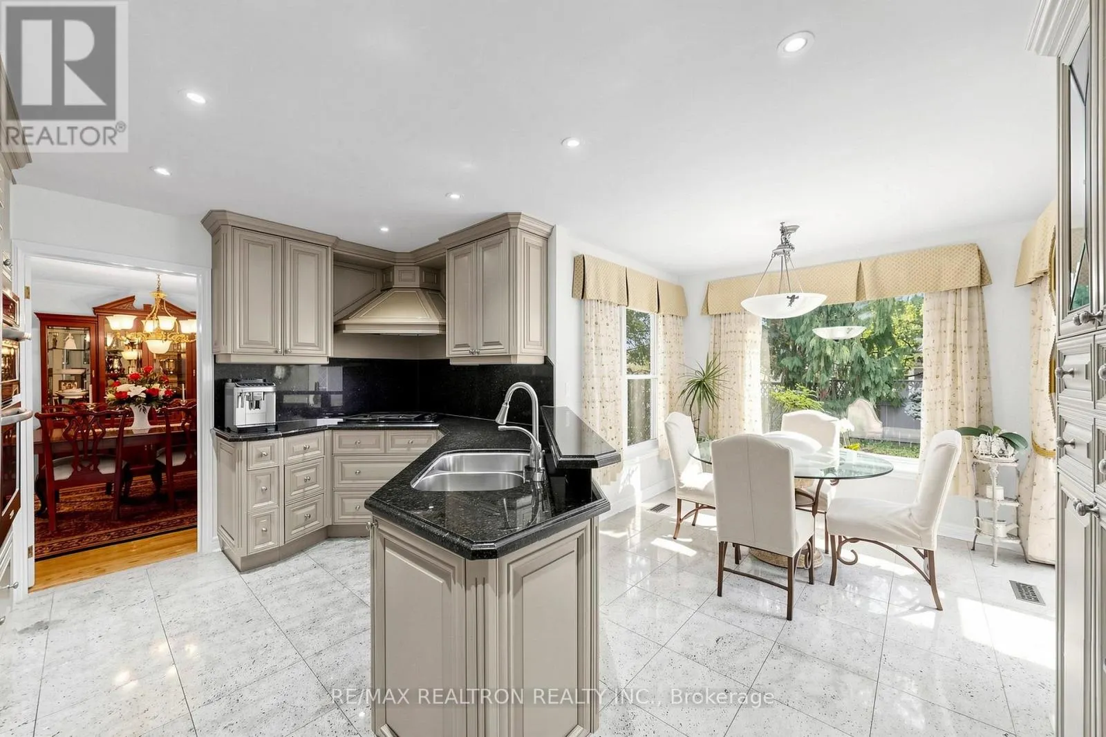 2 MANOR PLACE