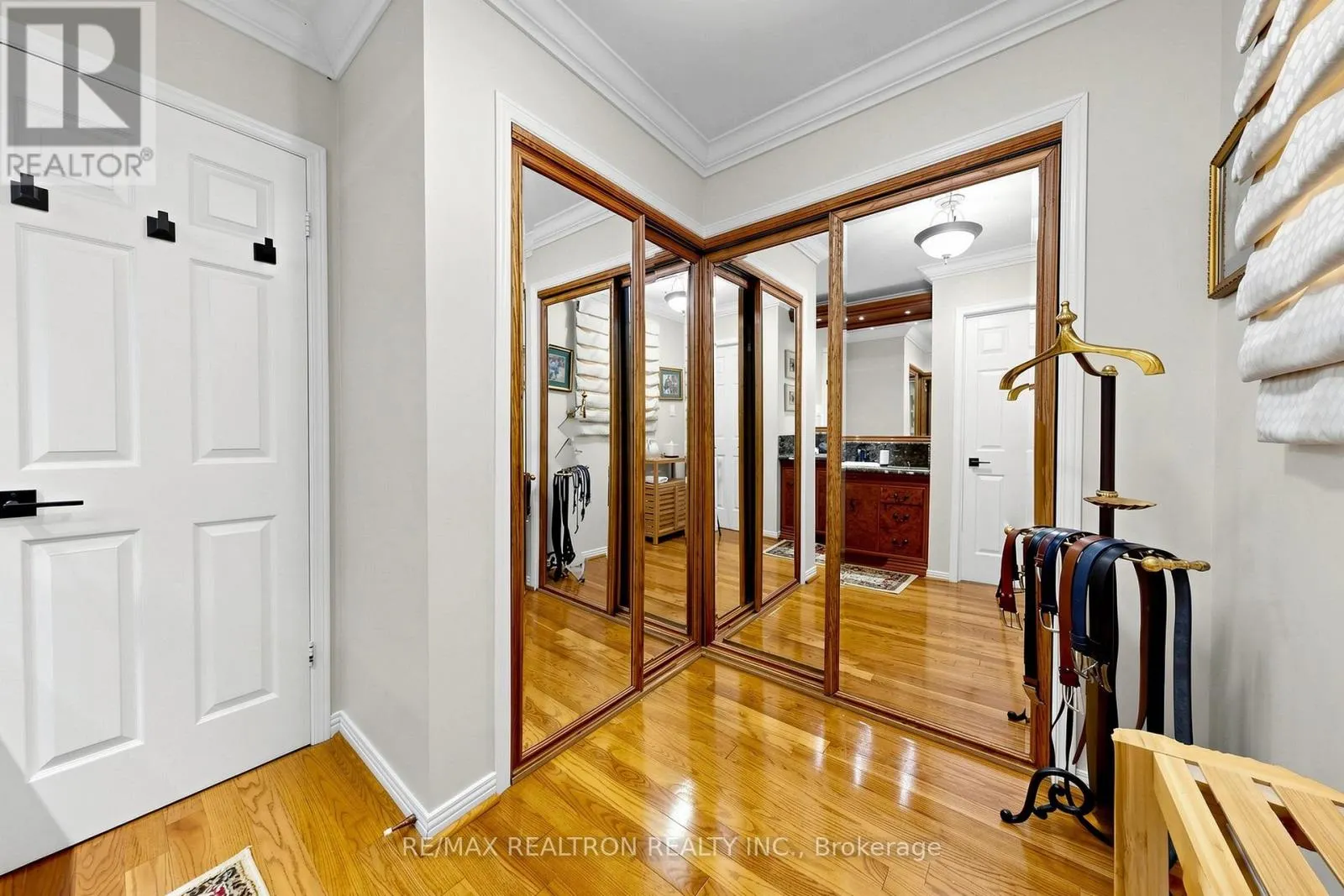 2 MANOR PLACE