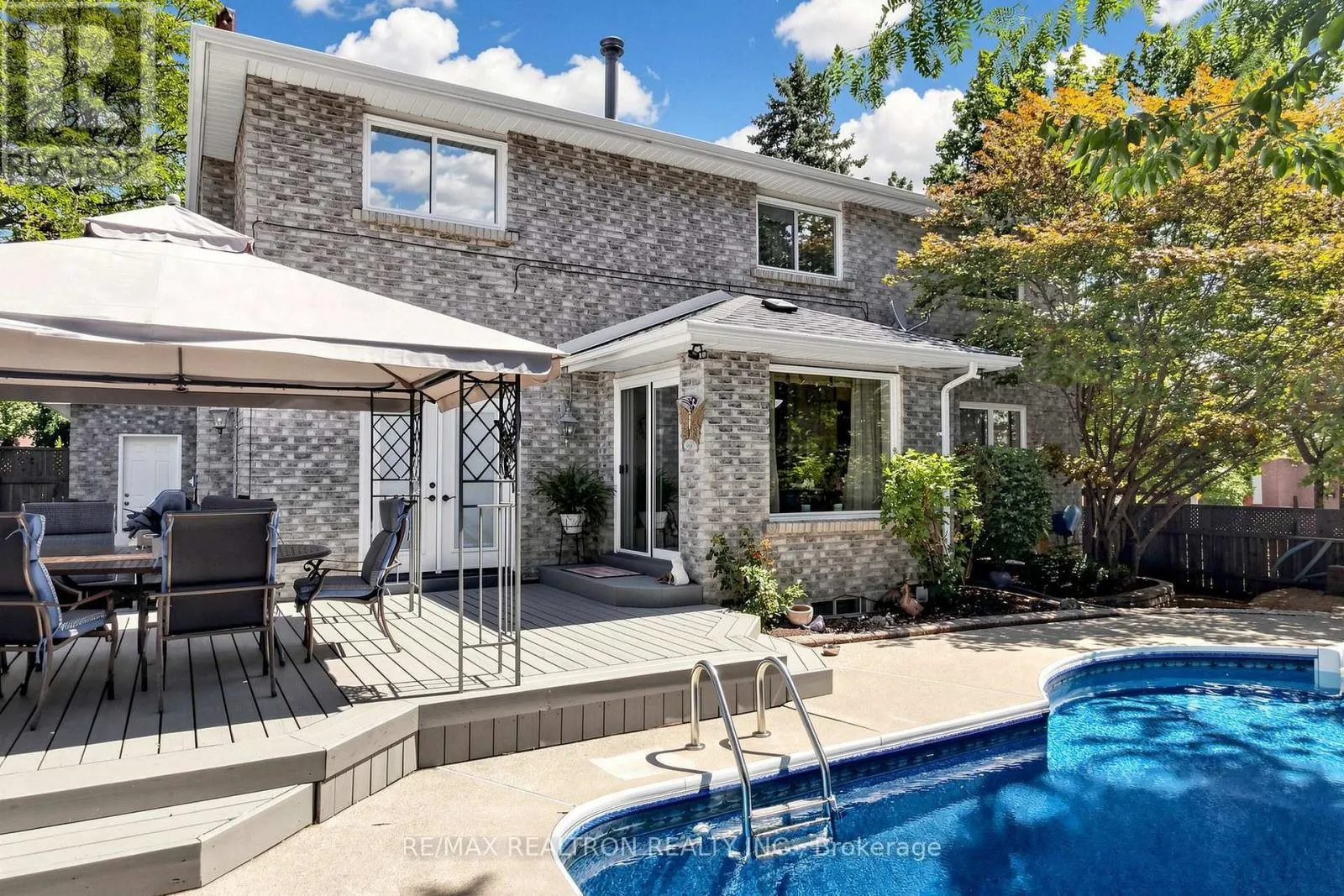 2 MANOR PLACE