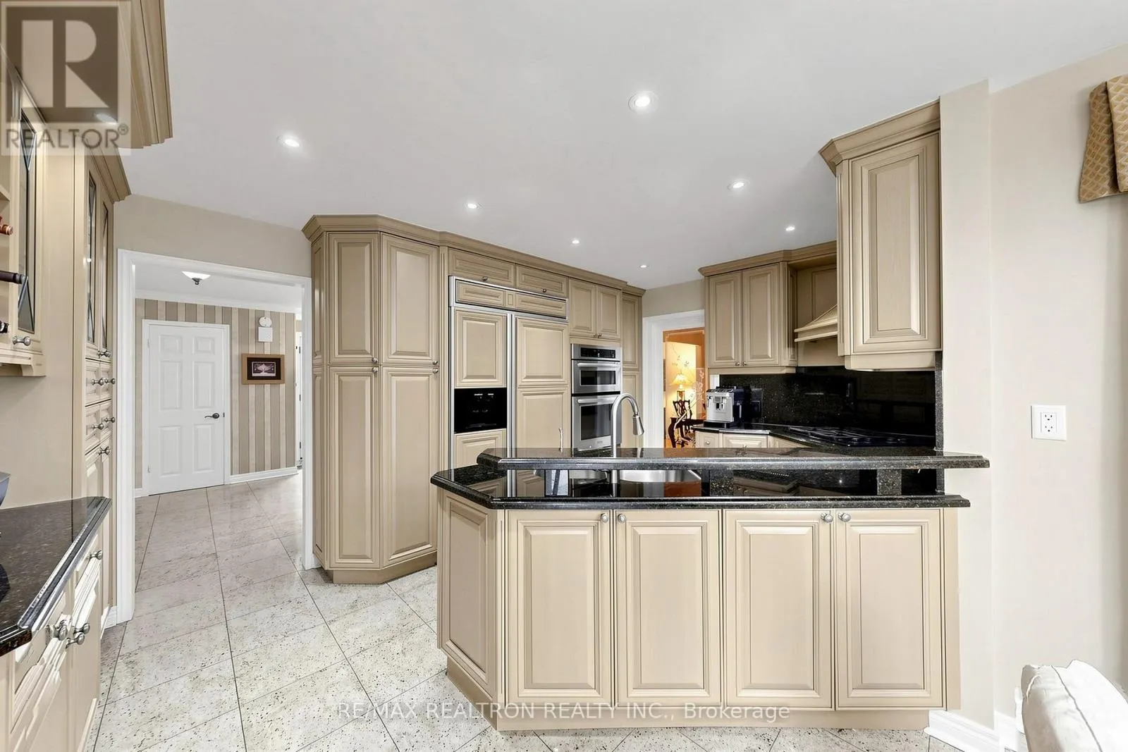 2 MANOR PLACE