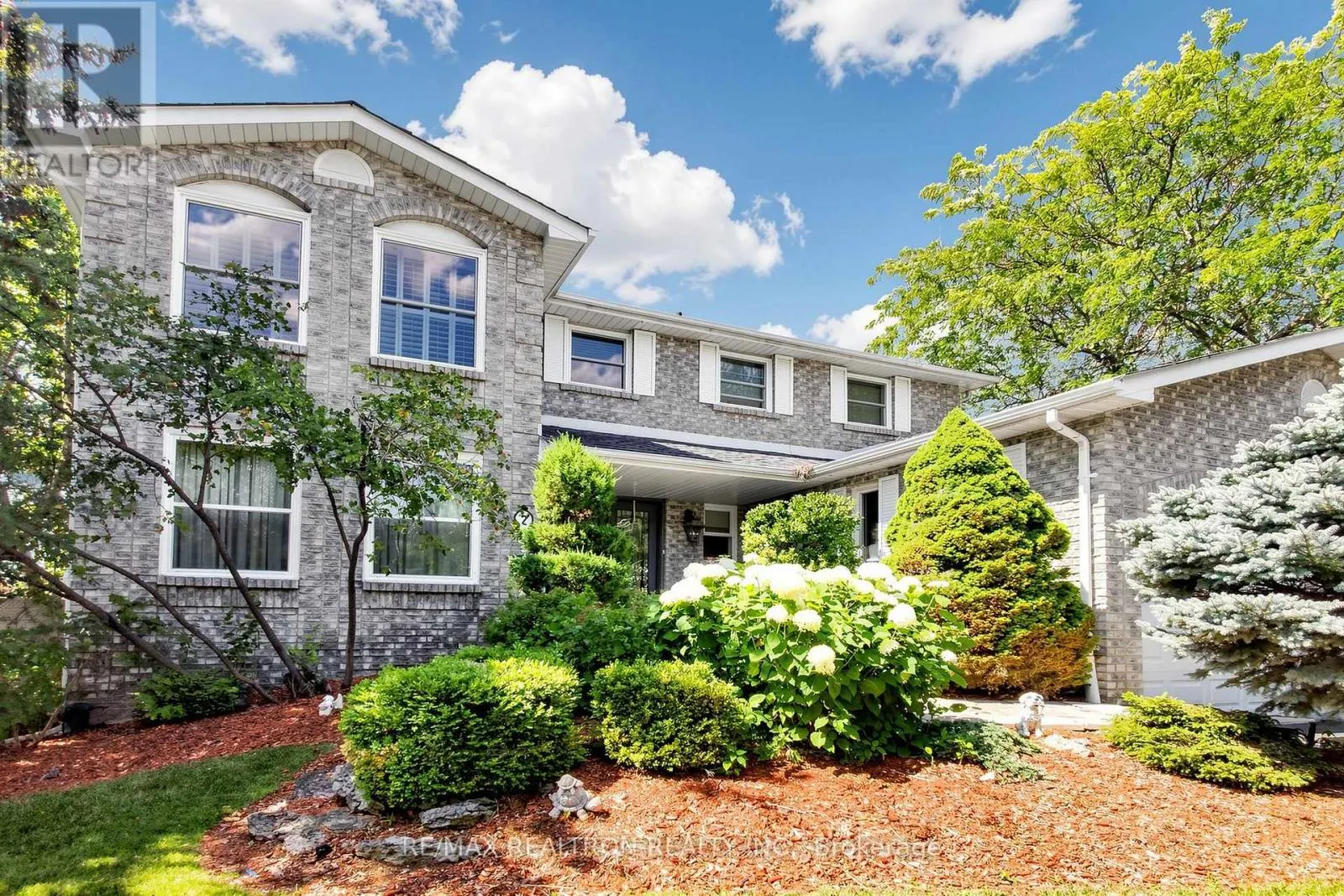 2 MANOR PLACE