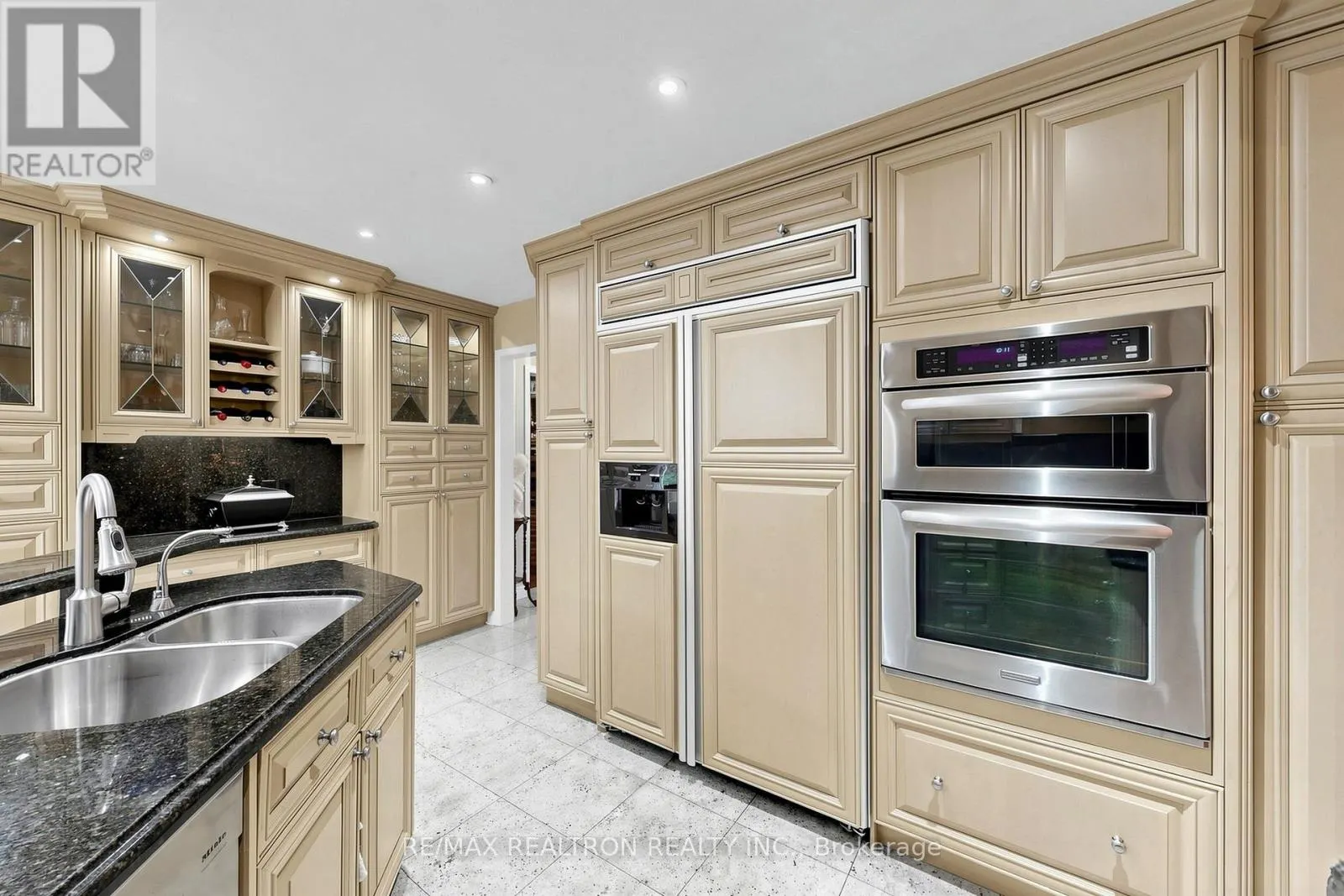 2 MANOR PLACE