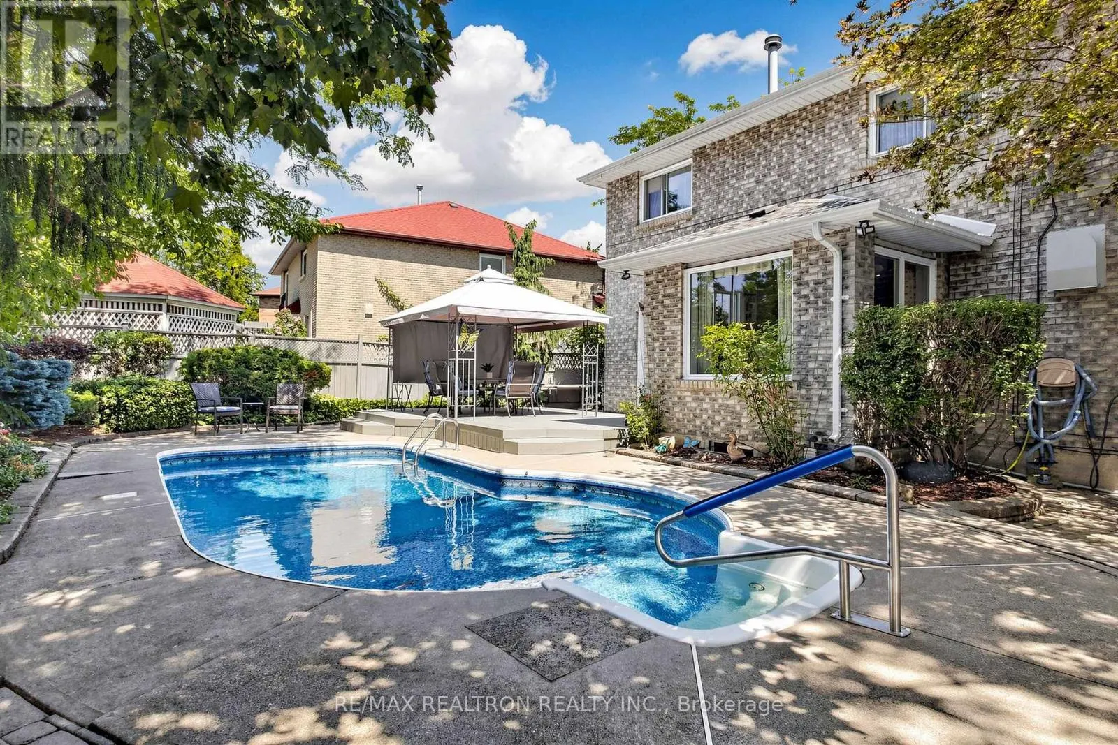 2 MANOR PLACE