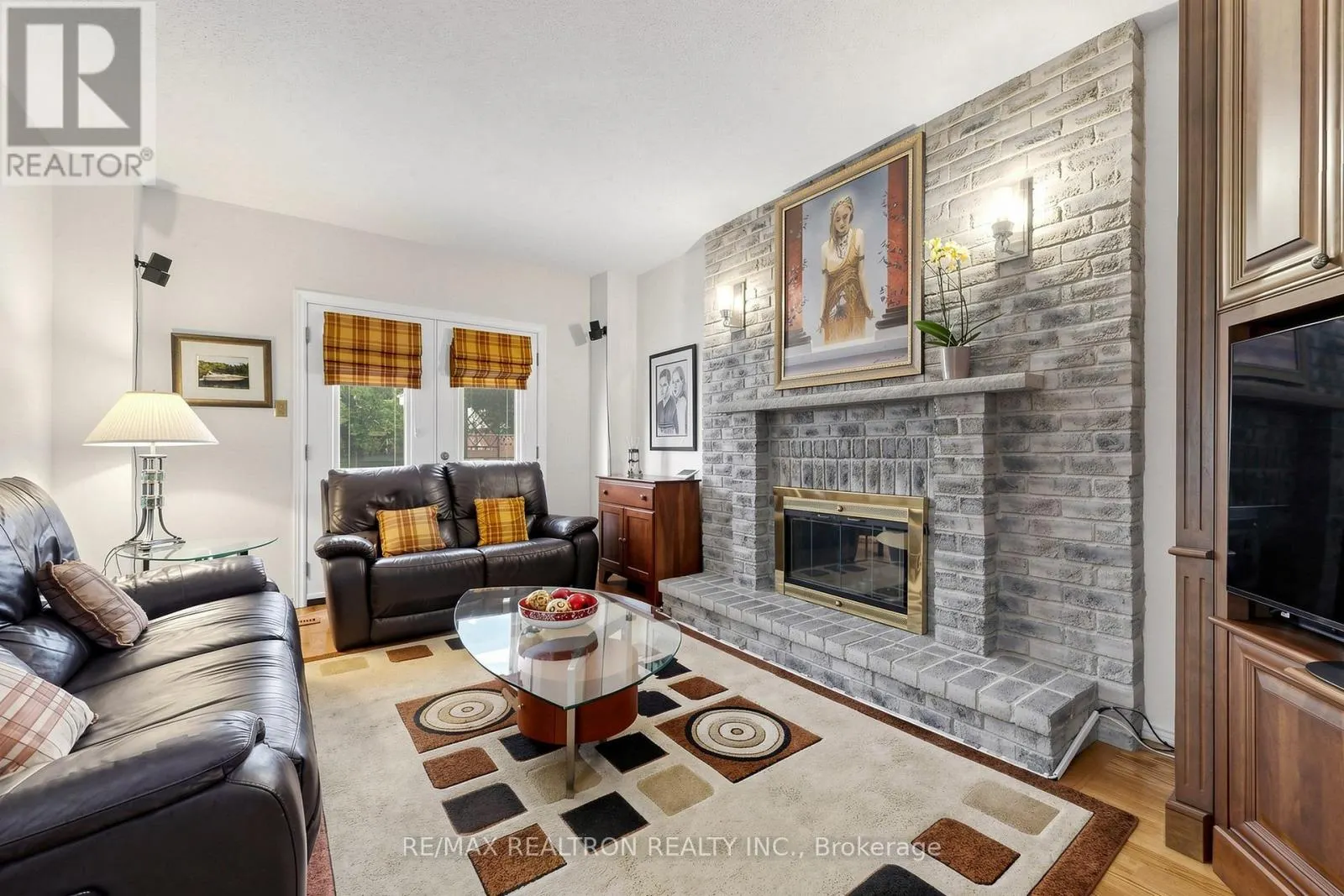 2 MANOR PLACE