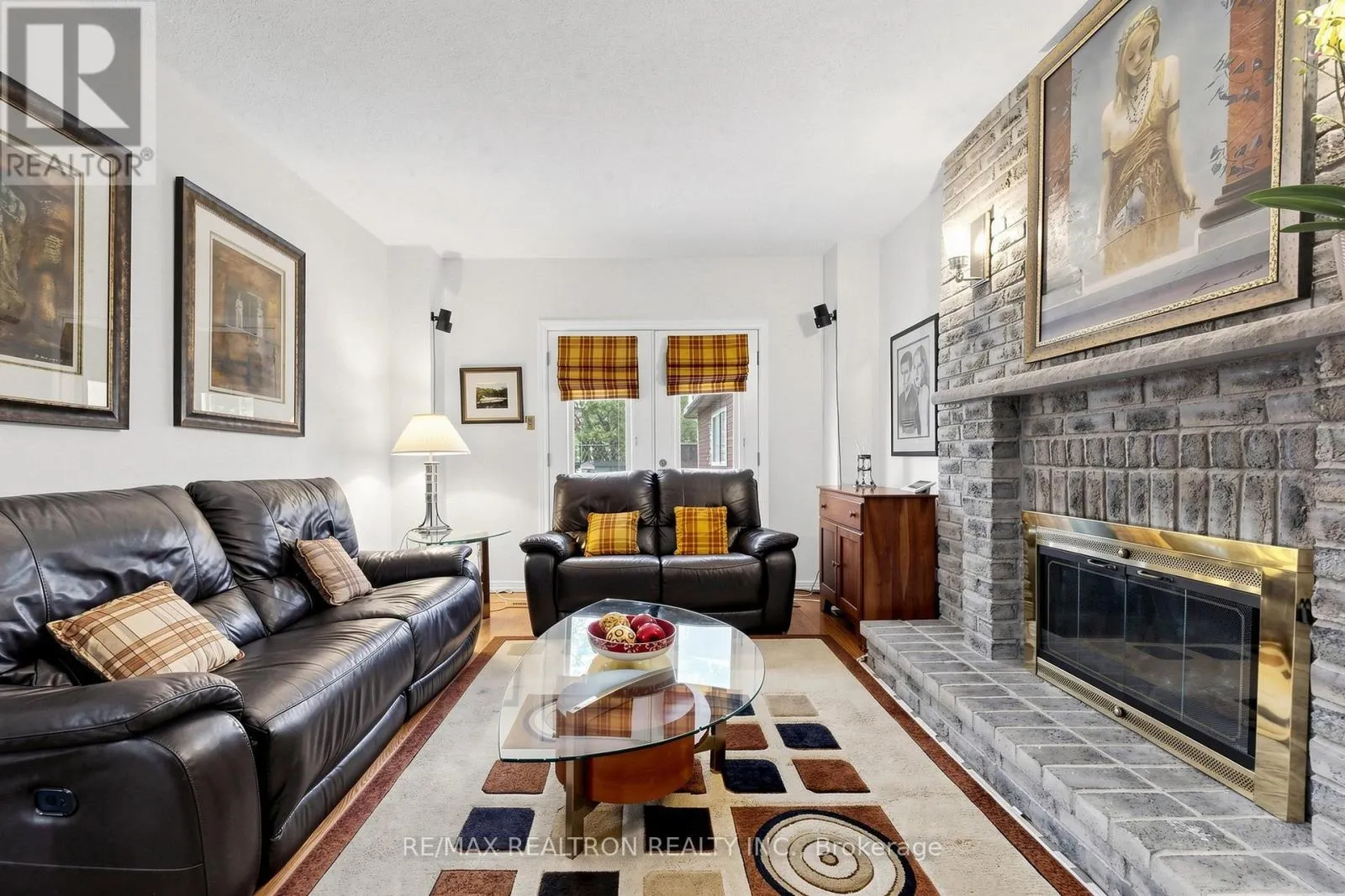 2 MANOR PLACE