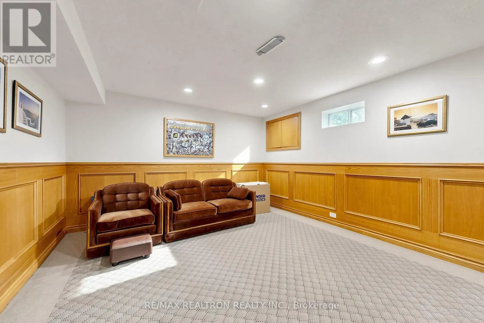 2 MANOR PLACE