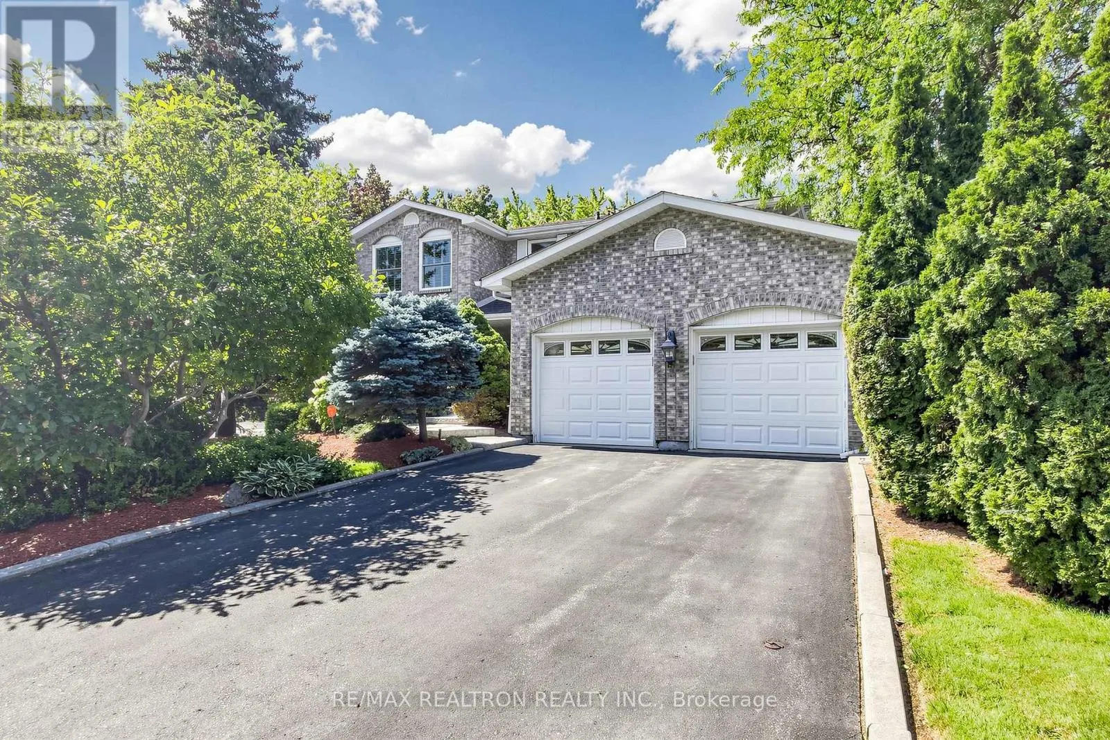 2 MANOR PLACE