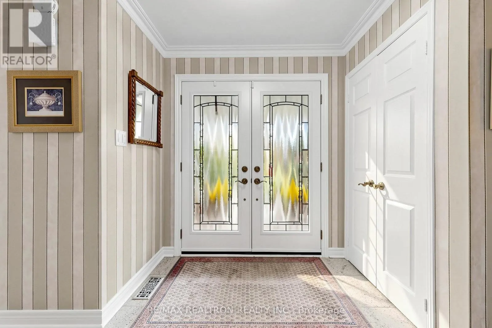 2 MANOR PLACE