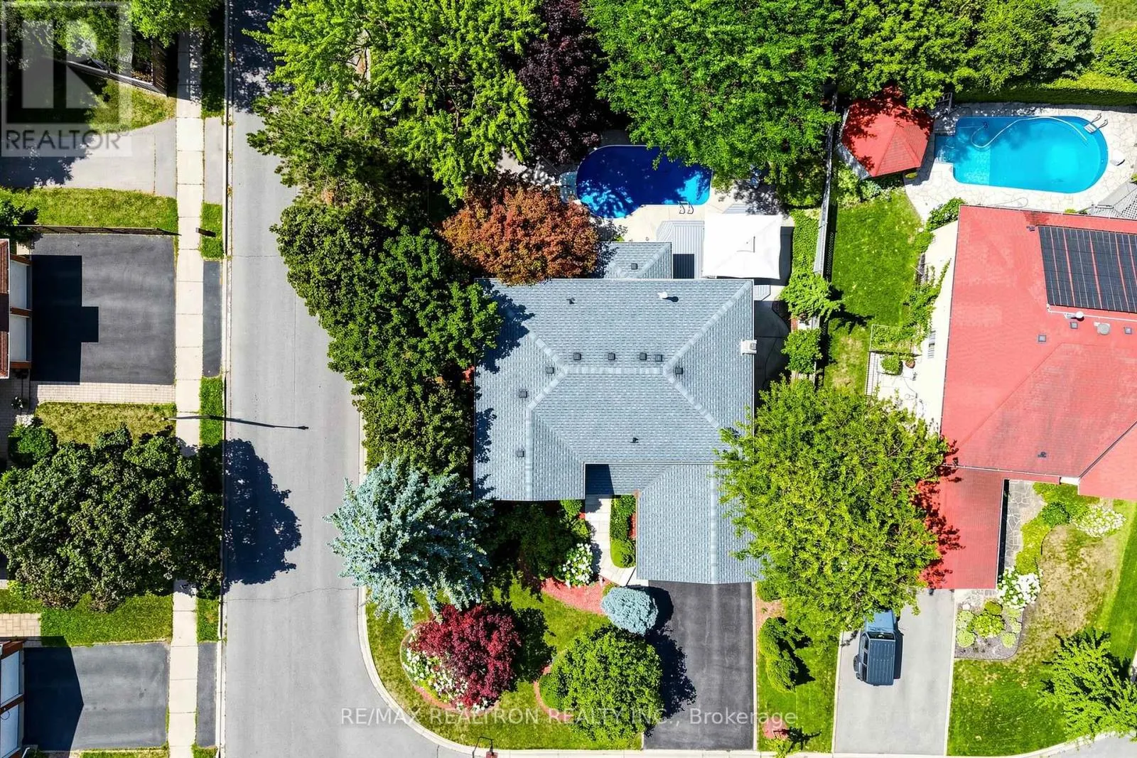 2 MANOR PLACE