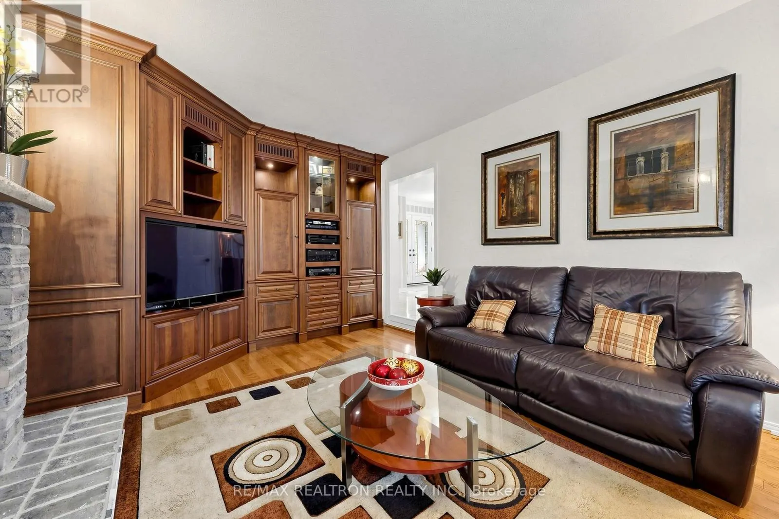 2 MANOR PLACE