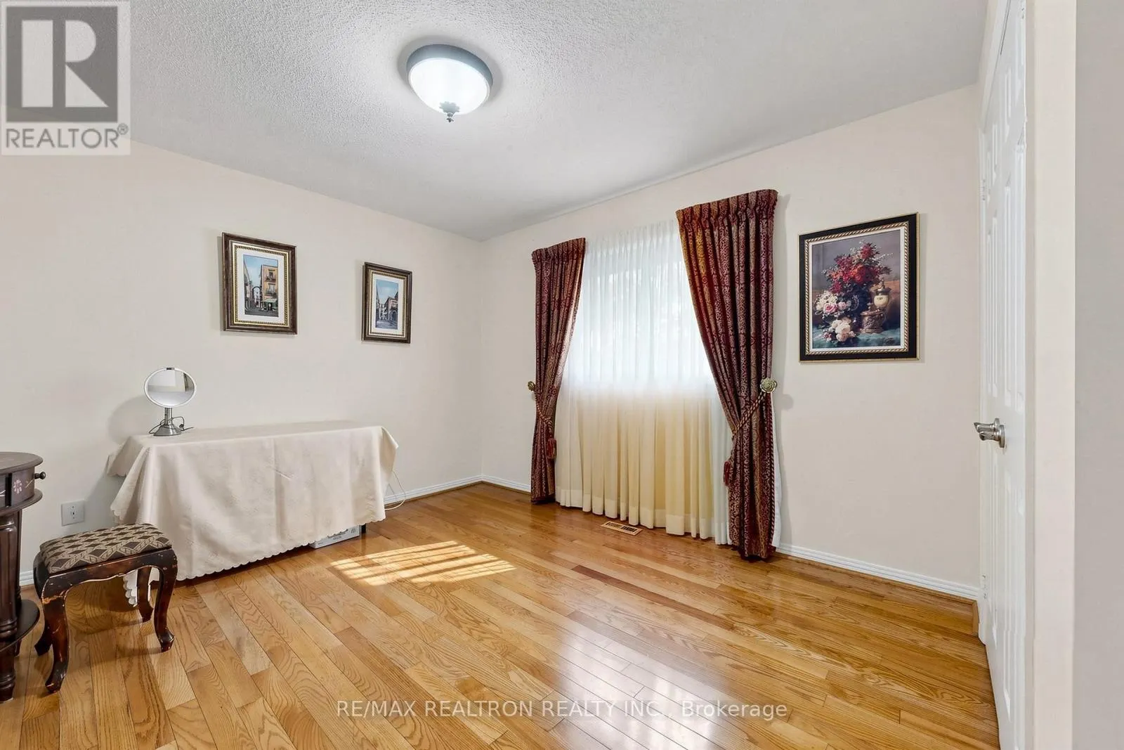 2 MANOR PLACE