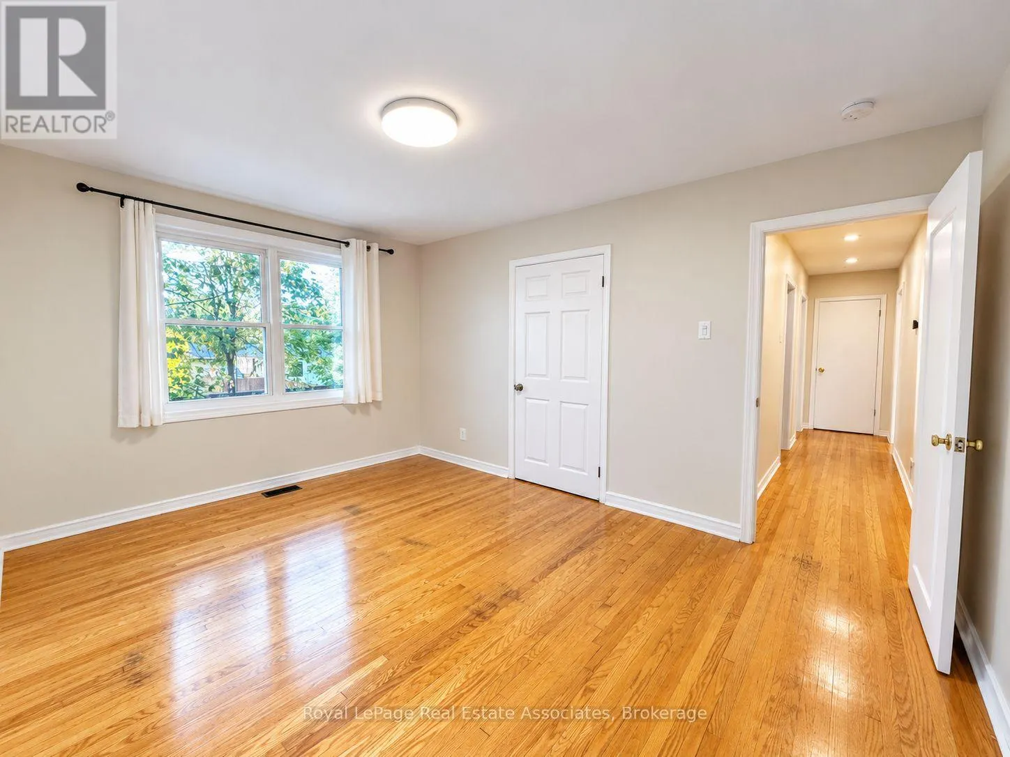 UPPER - 10 ELIZABETH STREET