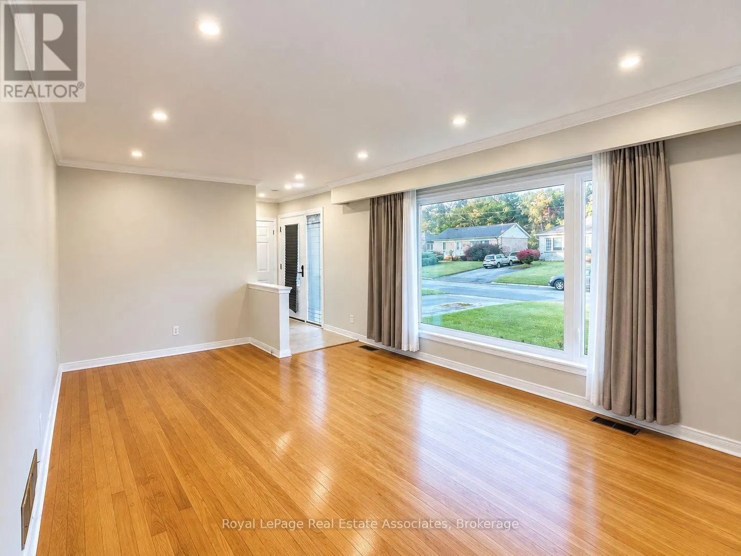 UPPER - 10 ELIZABETH STREET