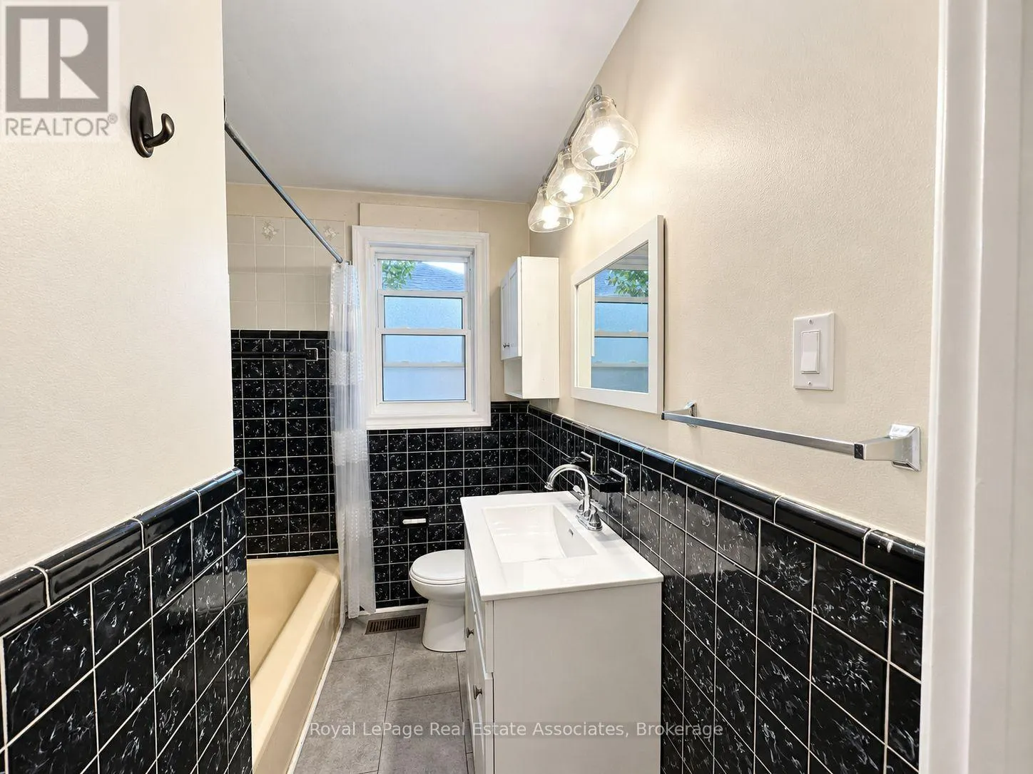 UPPER - 10 ELIZABETH STREET