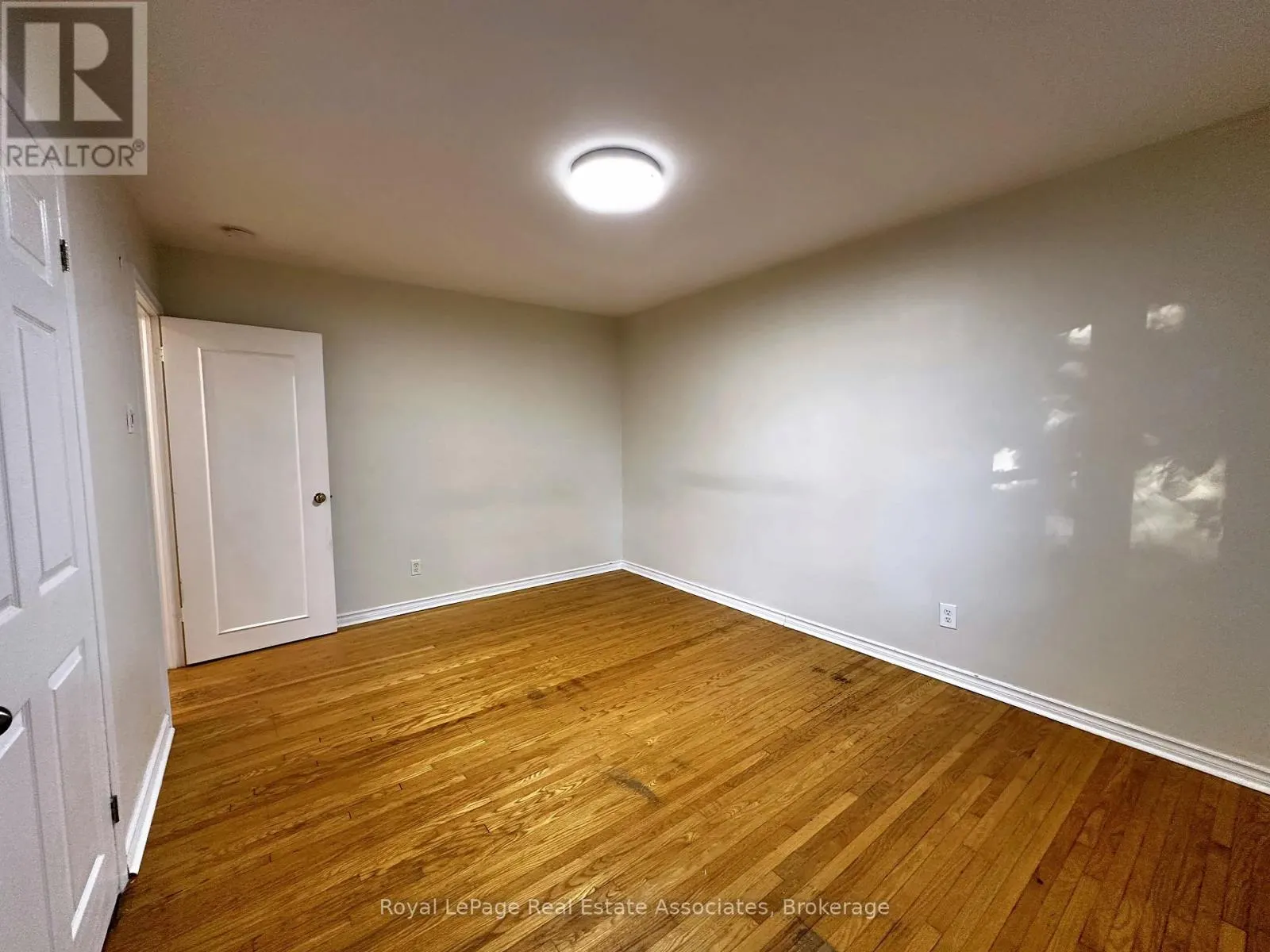 UPPER - 10 ELIZABETH STREET