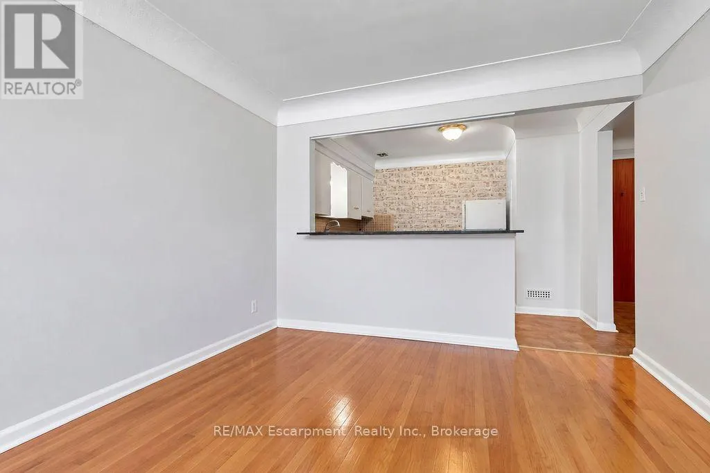 303 - 830 ROBINSON STREET #303