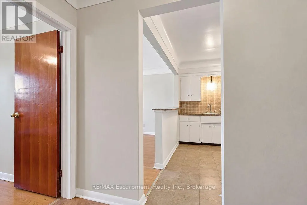 303 - 830 ROBINSON STREET #303