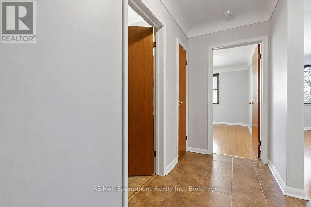 303 - 830 ROBINSON STREET #303