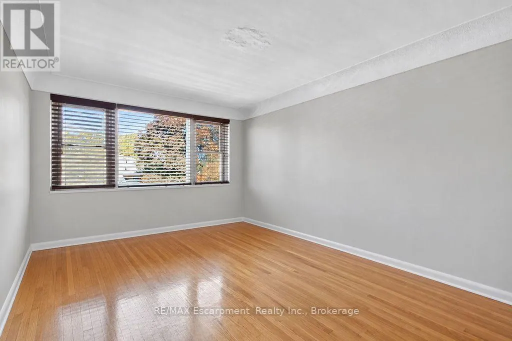 303 - 830 ROBINSON STREET #303