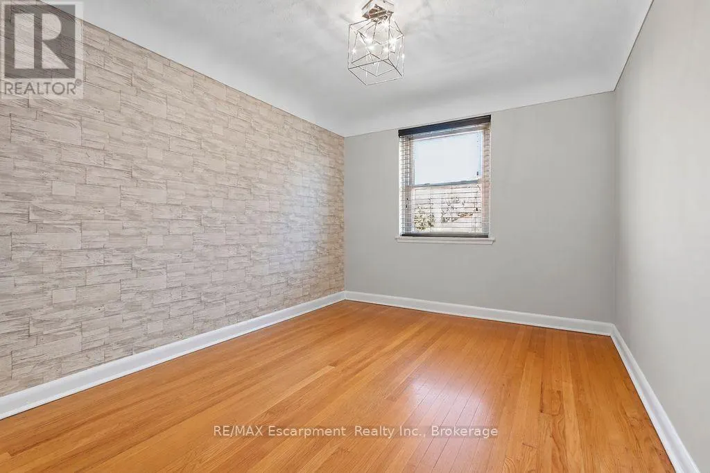 303 - 830 ROBINSON STREET #303