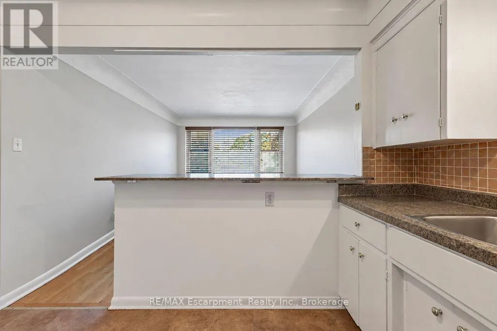 303 - 830 ROBINSON STREET #303
