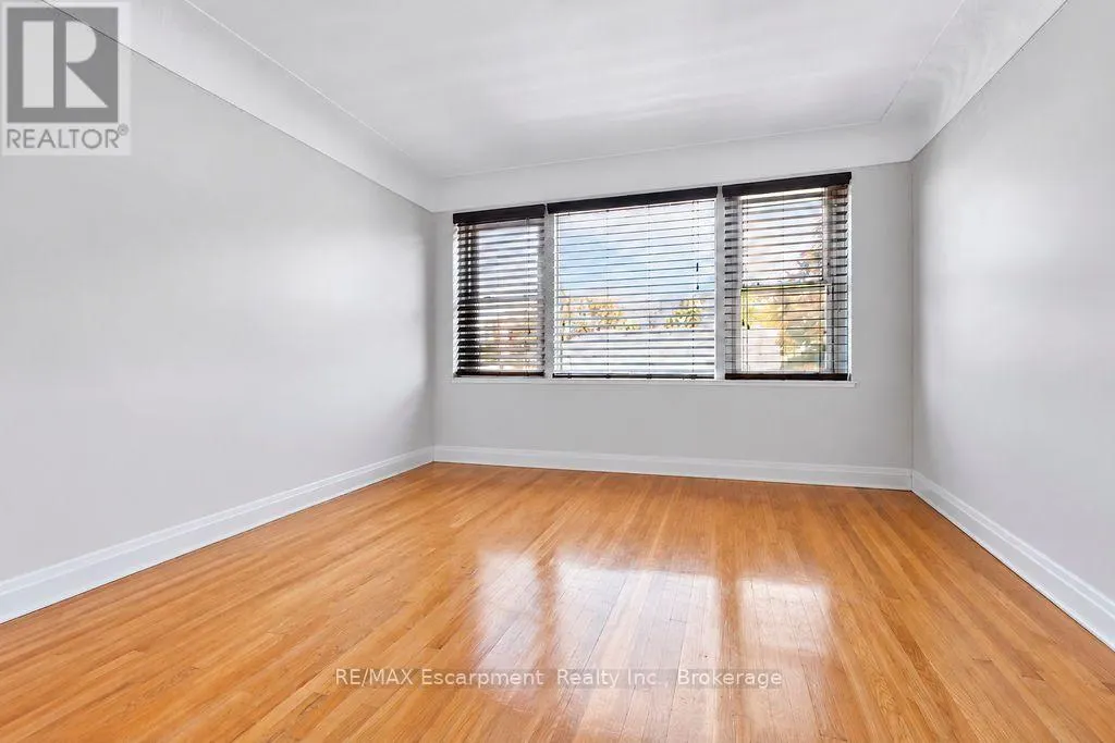 303 - 830 ROBINSON STREET #303
