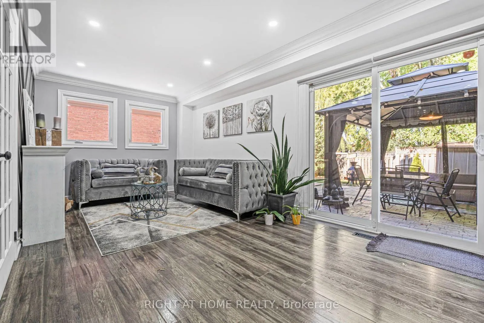 36 BURTON ROAD W