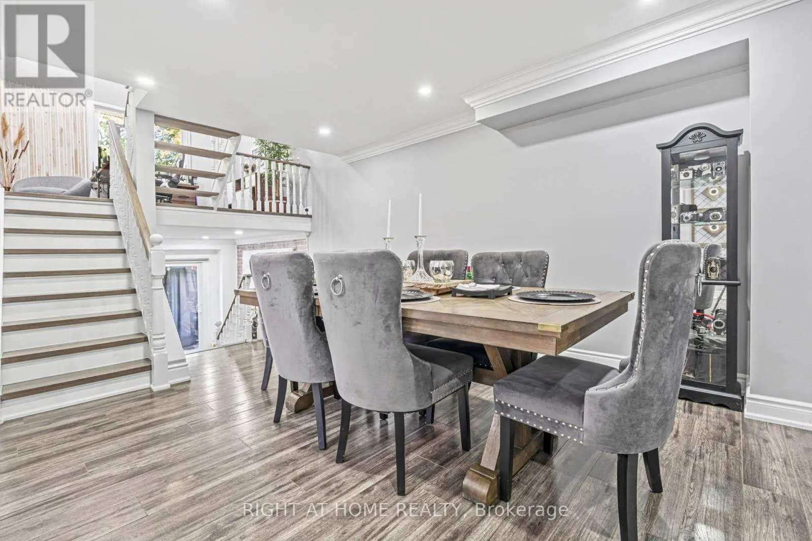 36 BURTON ROAD W