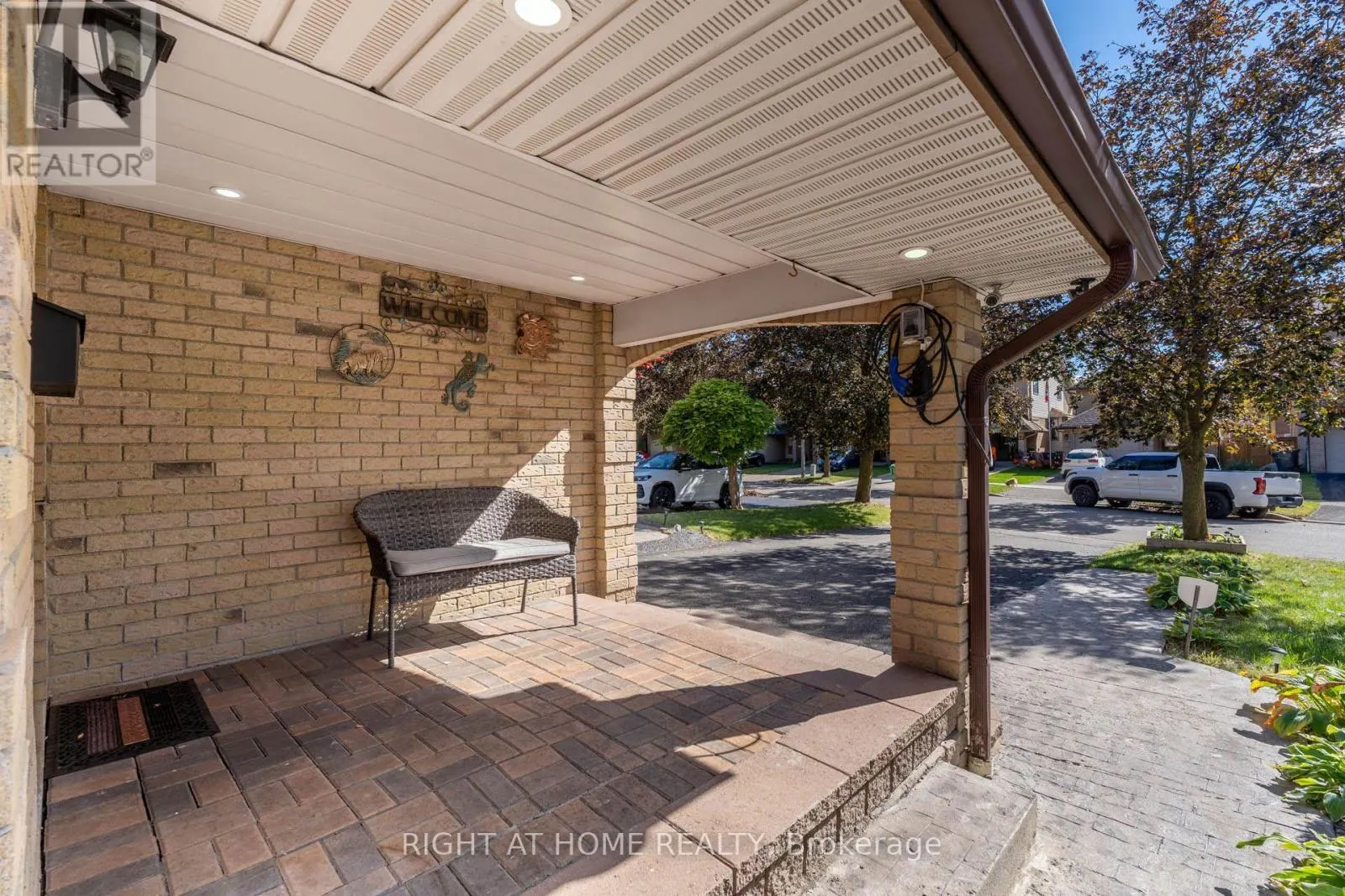 36 BURTON ROAD W