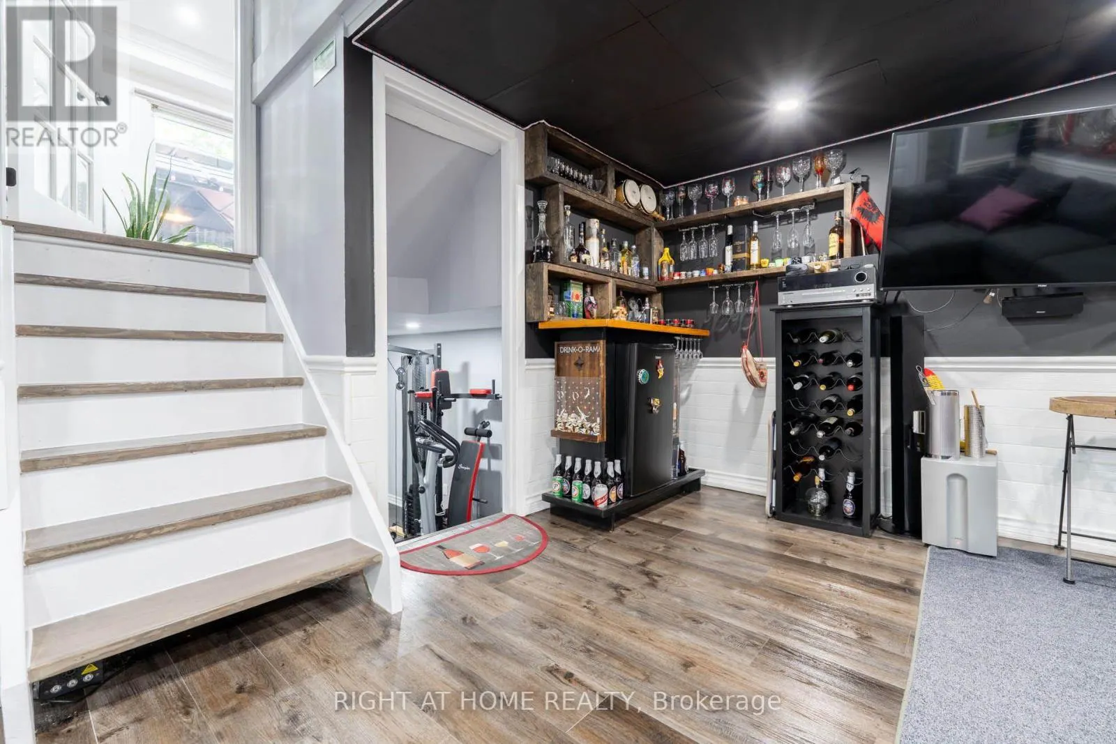 36 BURTON ROAD W