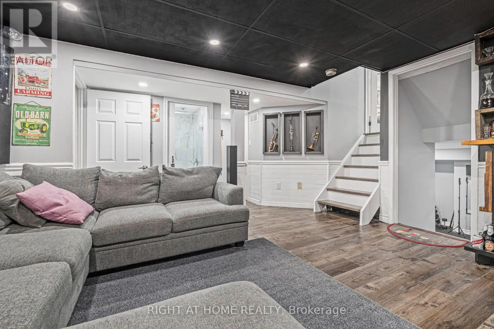 36 BURTON ROAD W