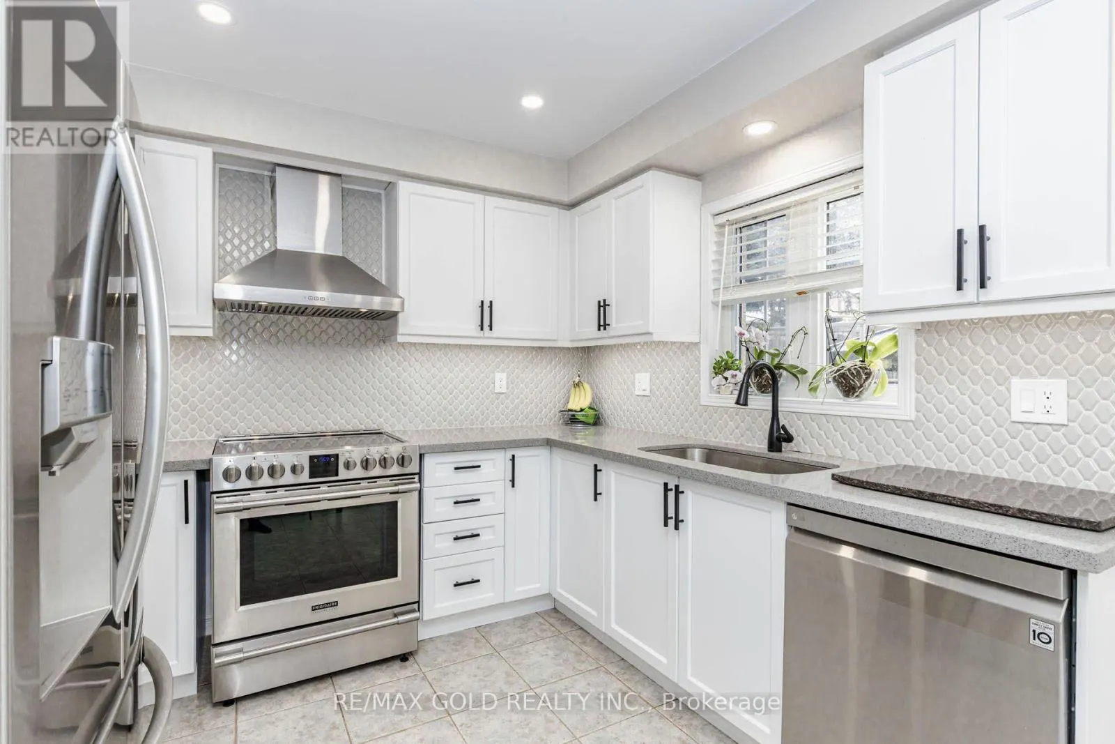 36 SUMMERDALE CRESCENT